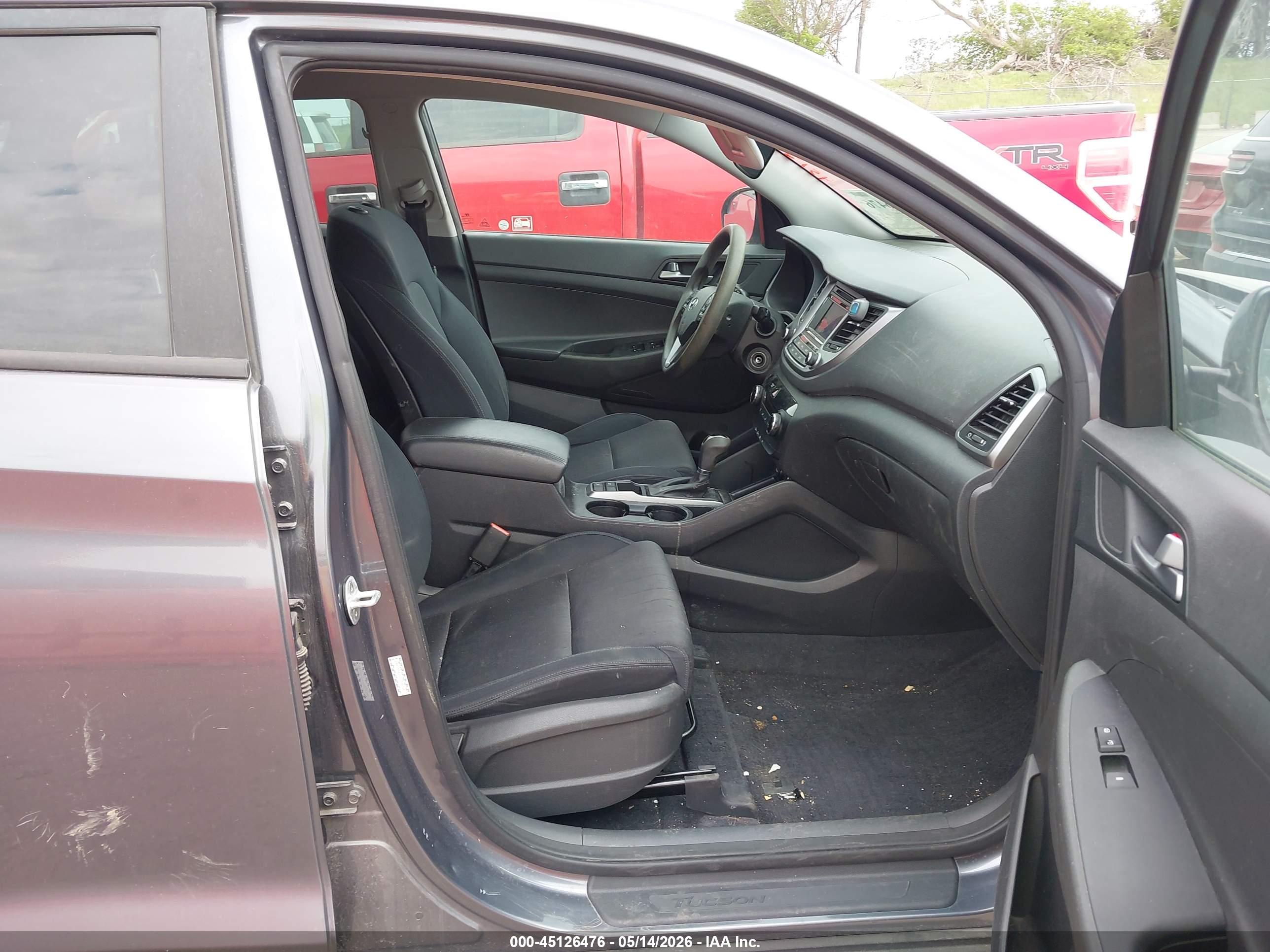 HYUNDAI TUCSON image 5