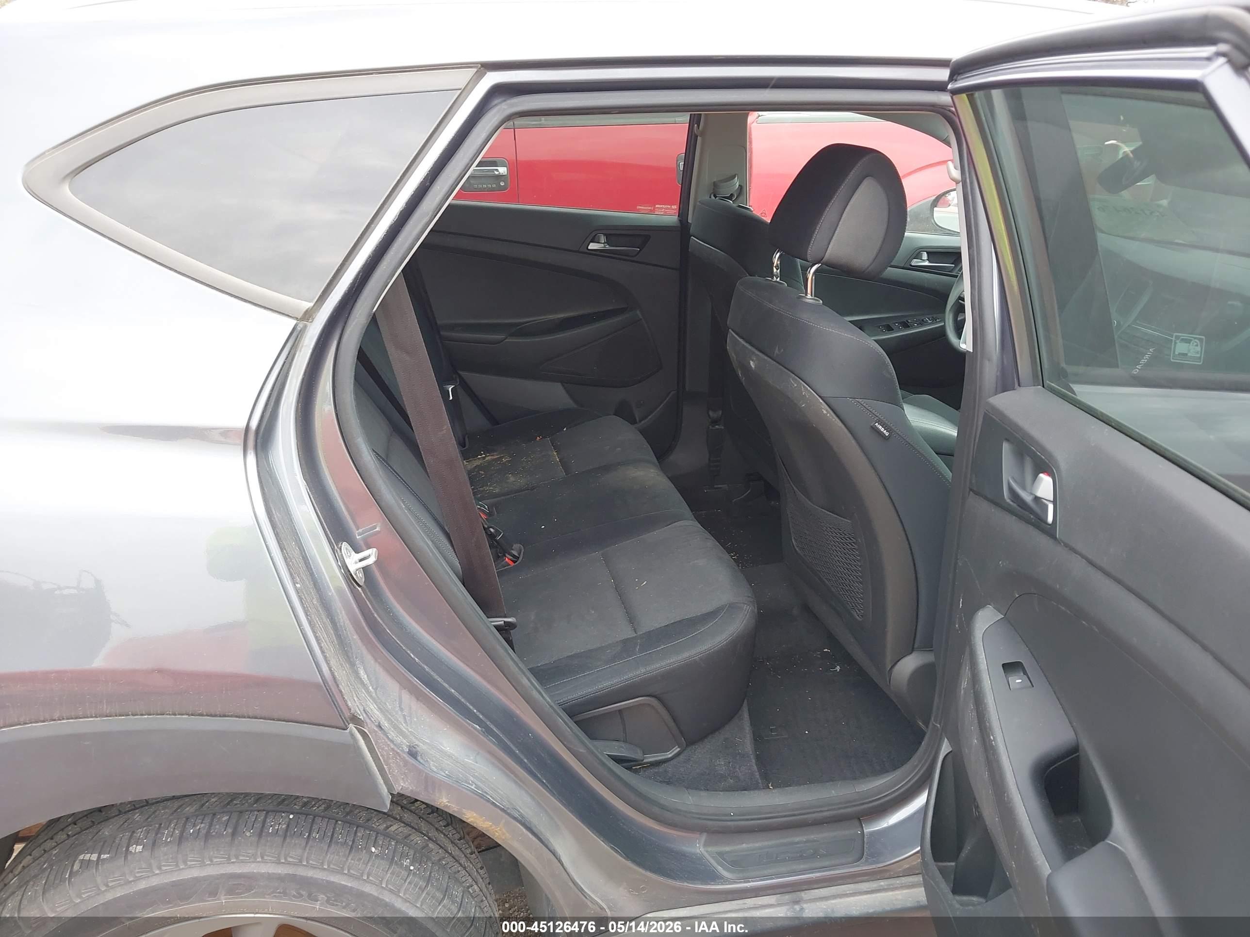 HYUNDAI TUCSON image 8