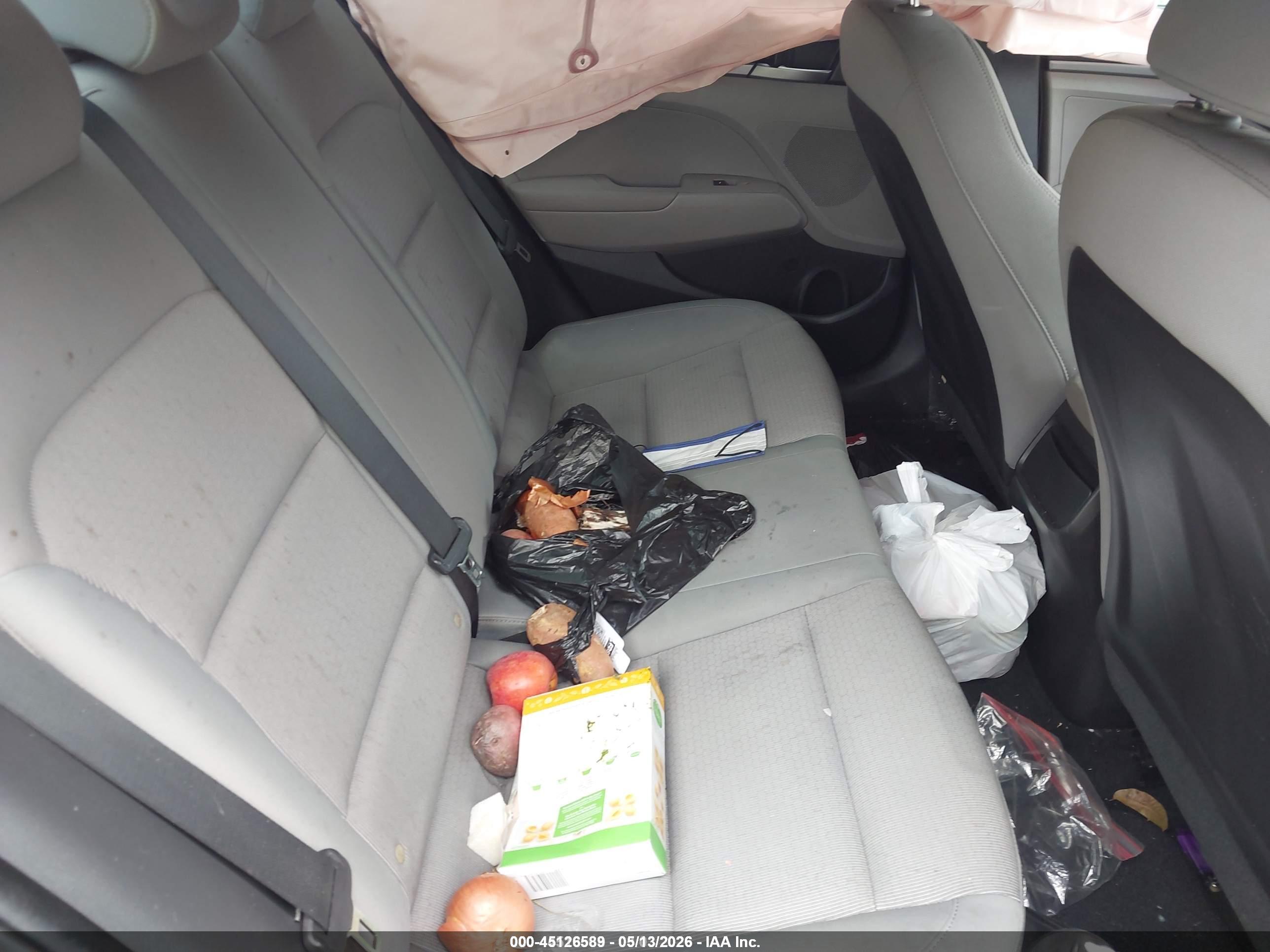 HYUNDAI ELANTRA image 8