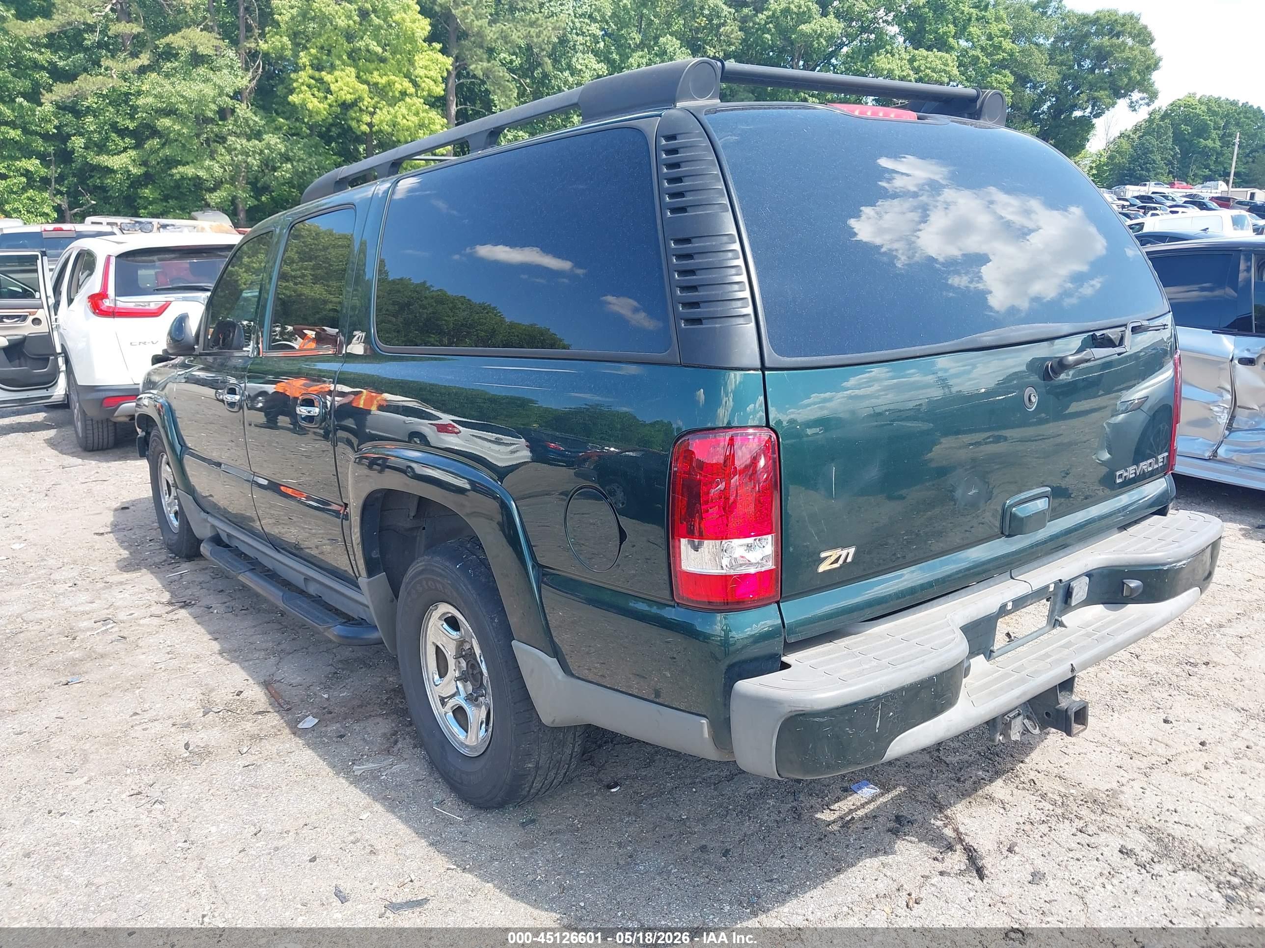 CHEVROLET SUBURBAN image 3