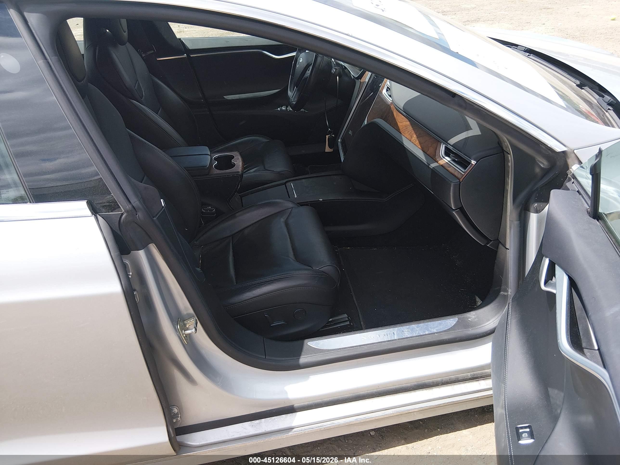 TESLA MODEL image 5