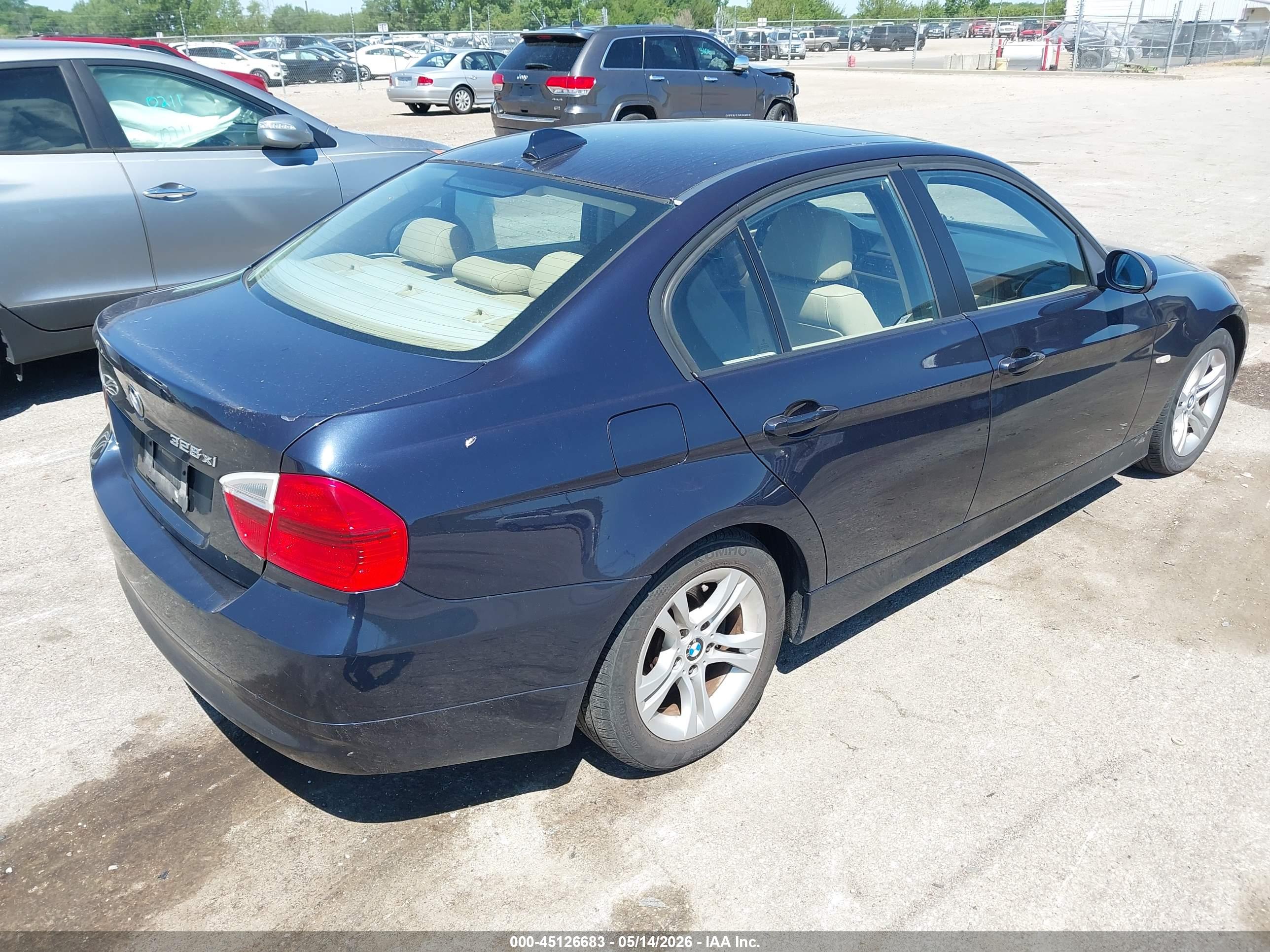 BMW 328XI image 4