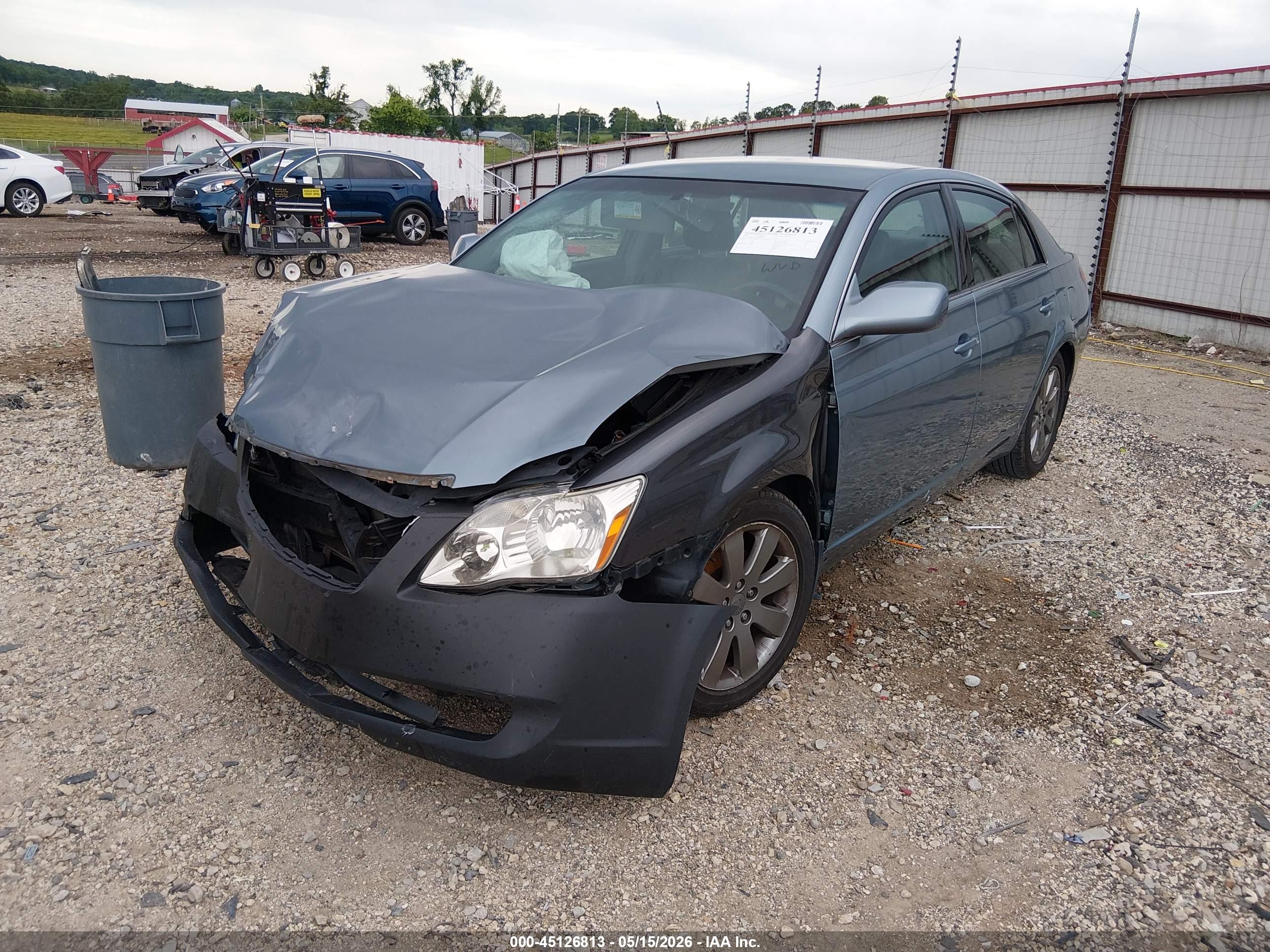 TOYOTA AVALON image 6