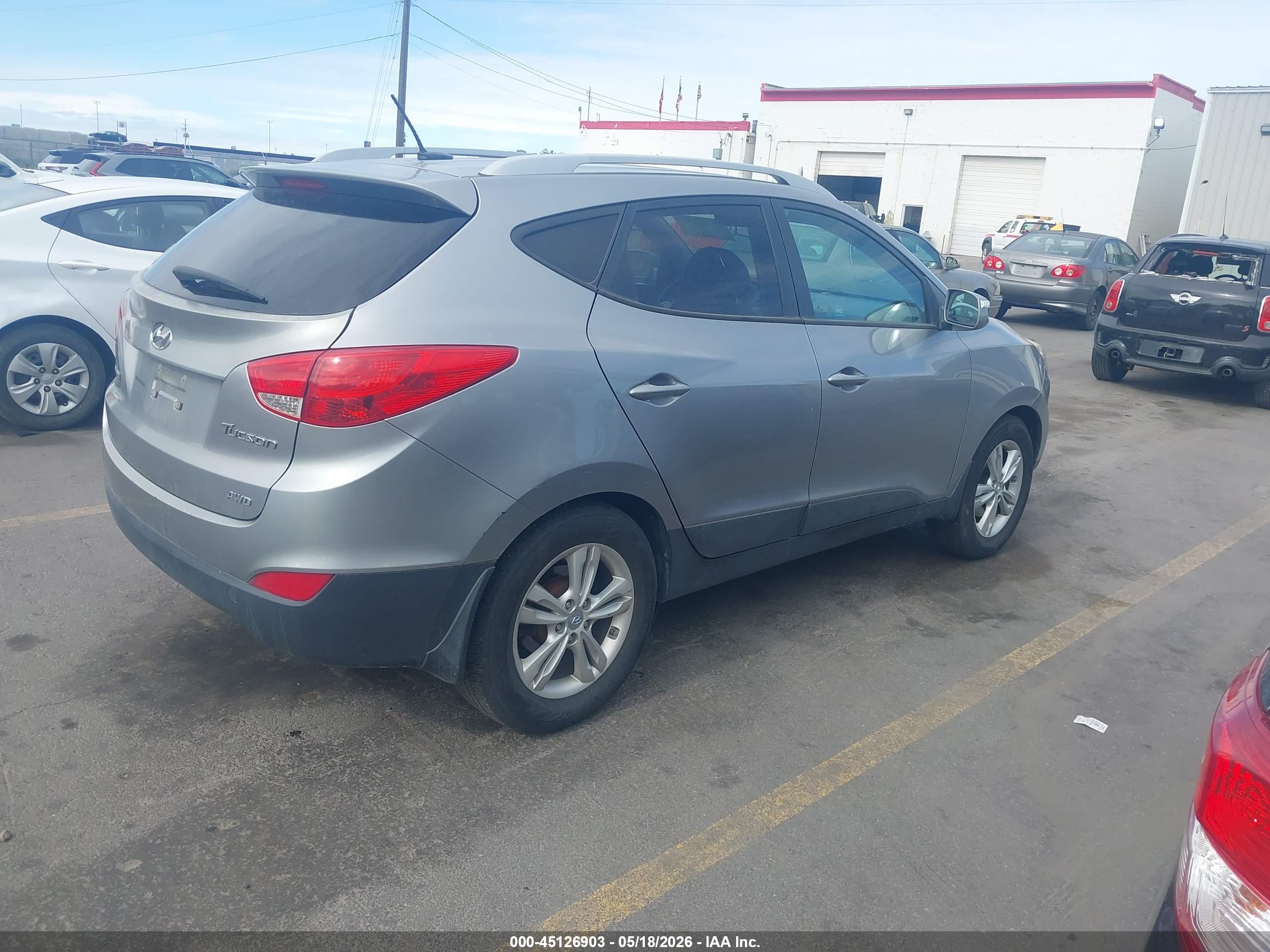 HYUNDAI TUCSON image 4