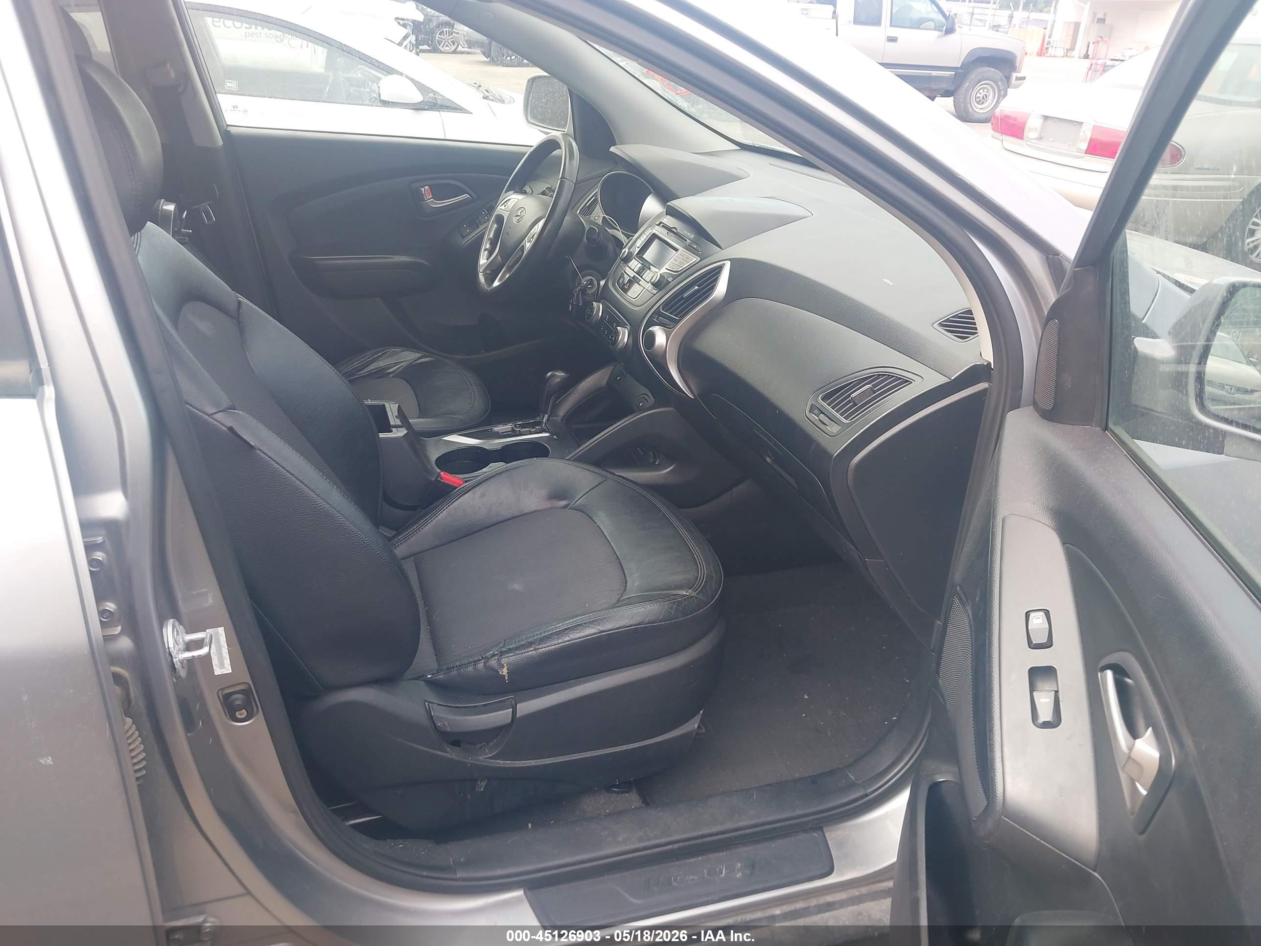 HYUNDAI TUCSON image 5