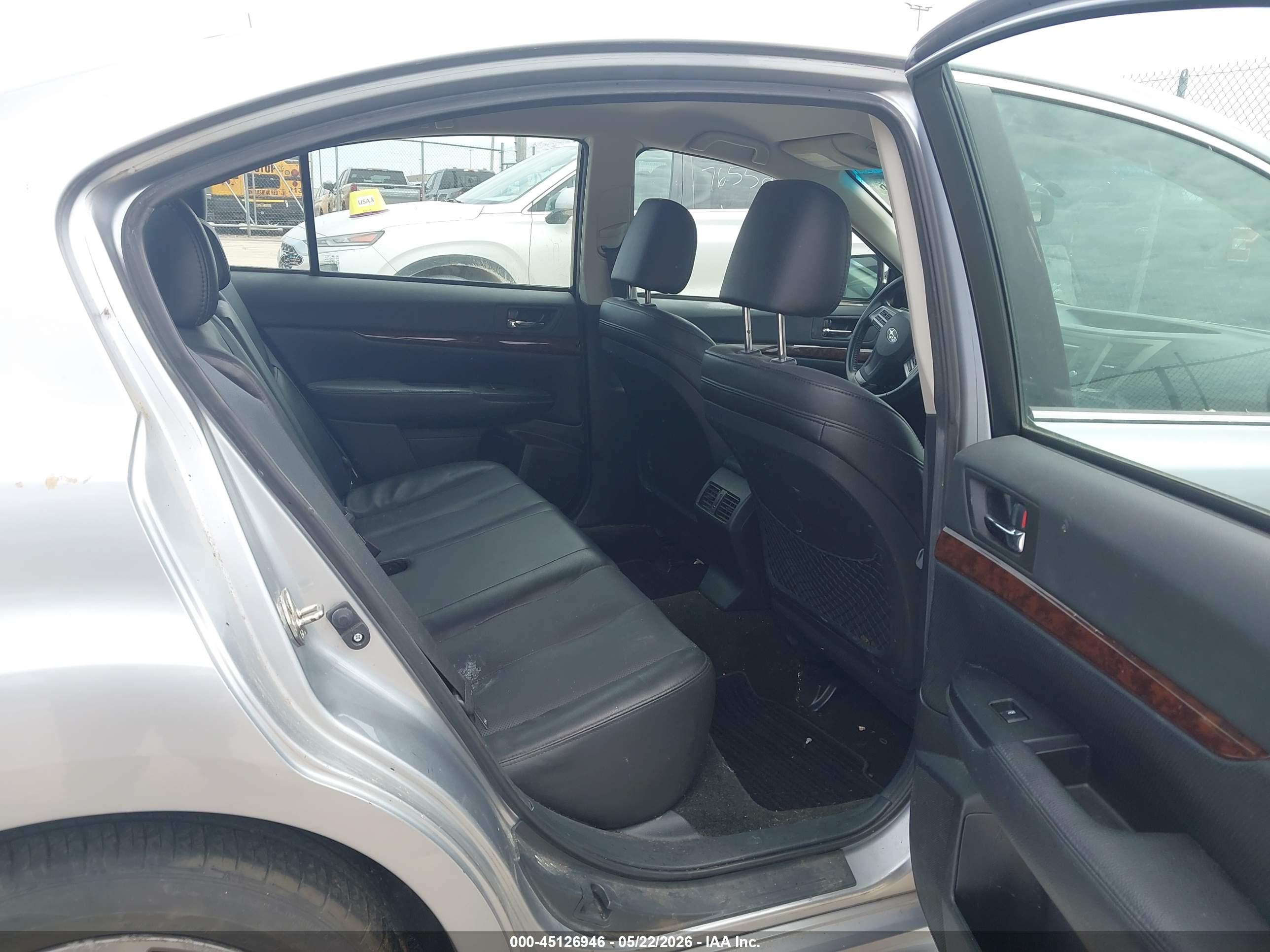 SUBARU LEGACY image 8