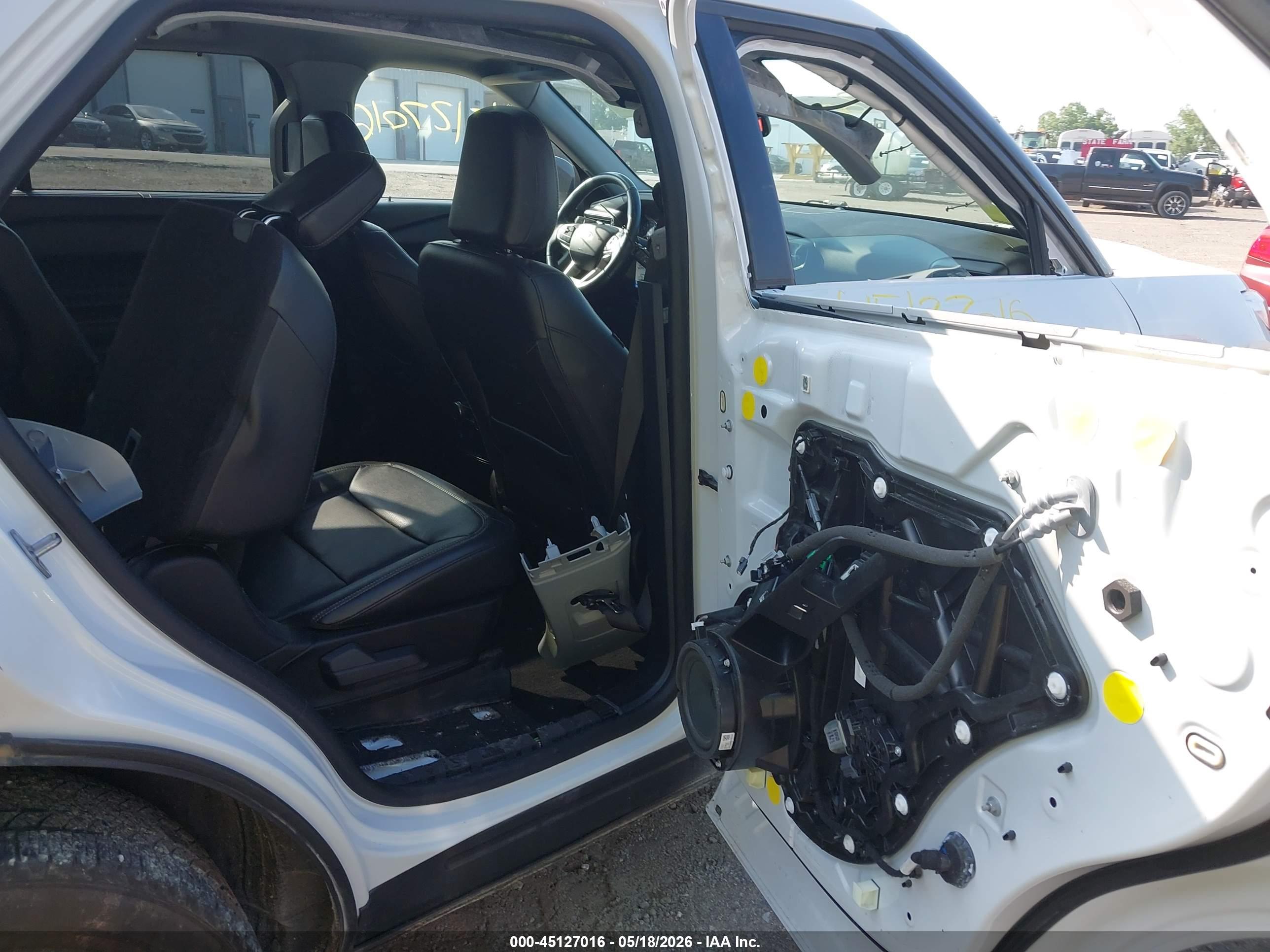 FORD EXPLORER image 8