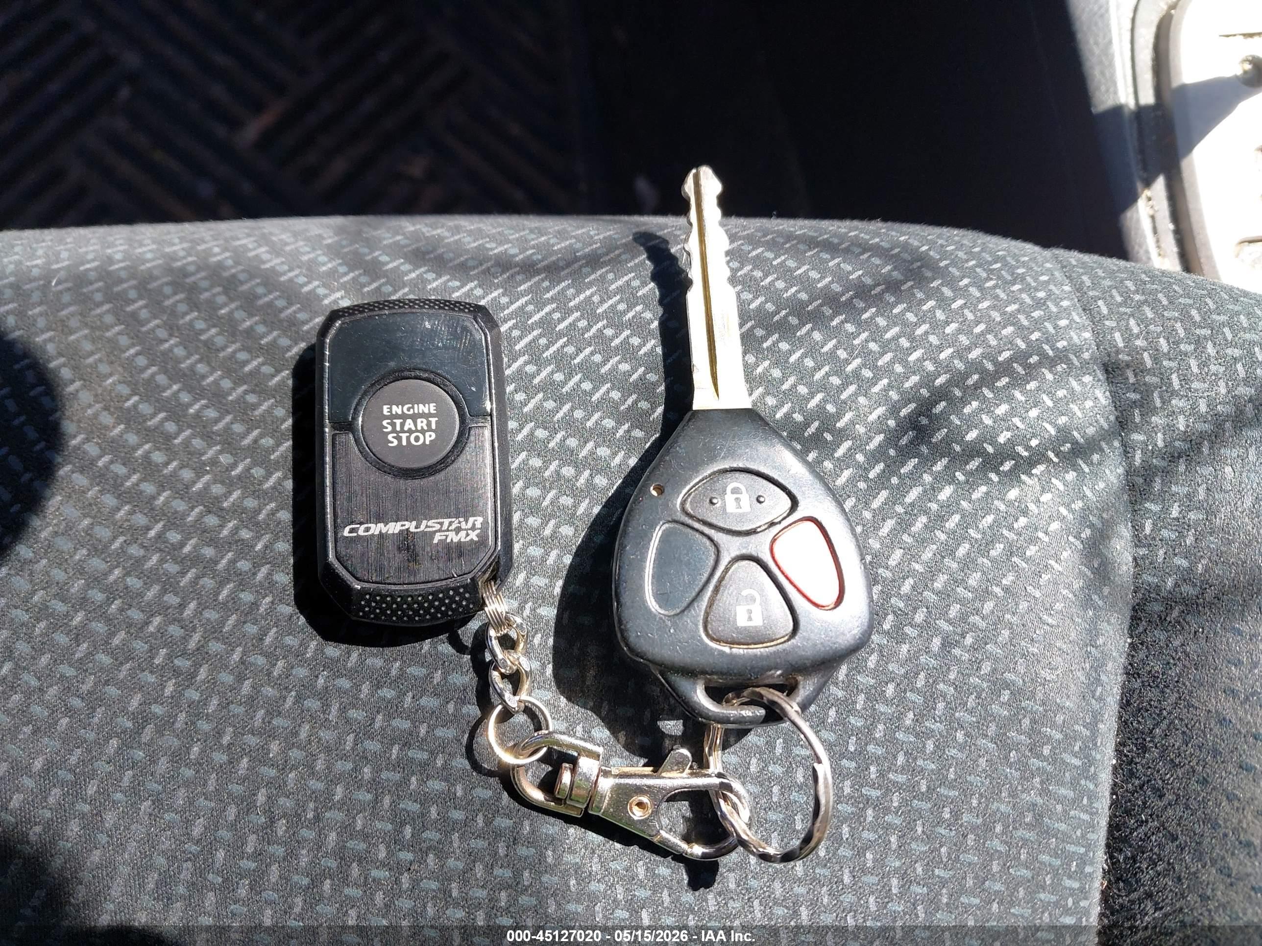 TOYOTA YARIS image 11
