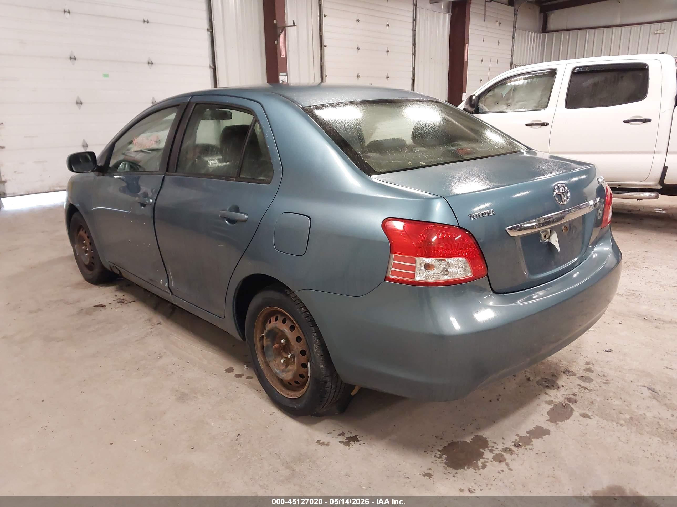 TOYOTA YARIS image 3