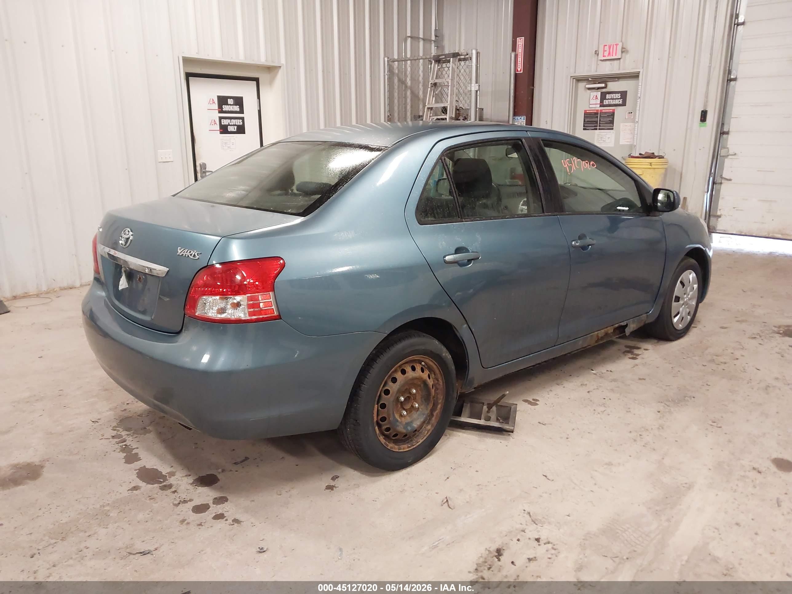 TOYOTA YARIS image 4