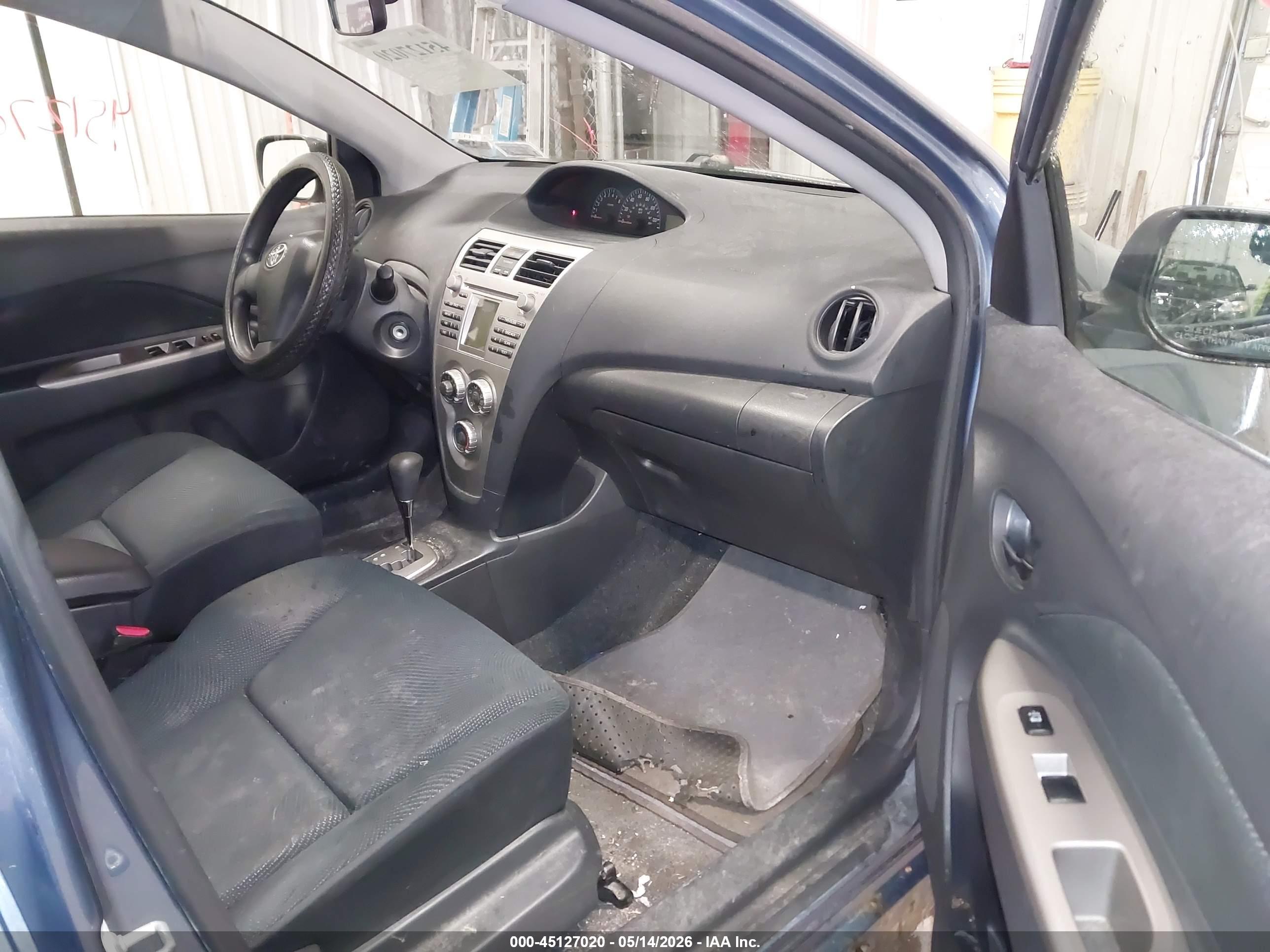 TOYOTA YARIS image 5