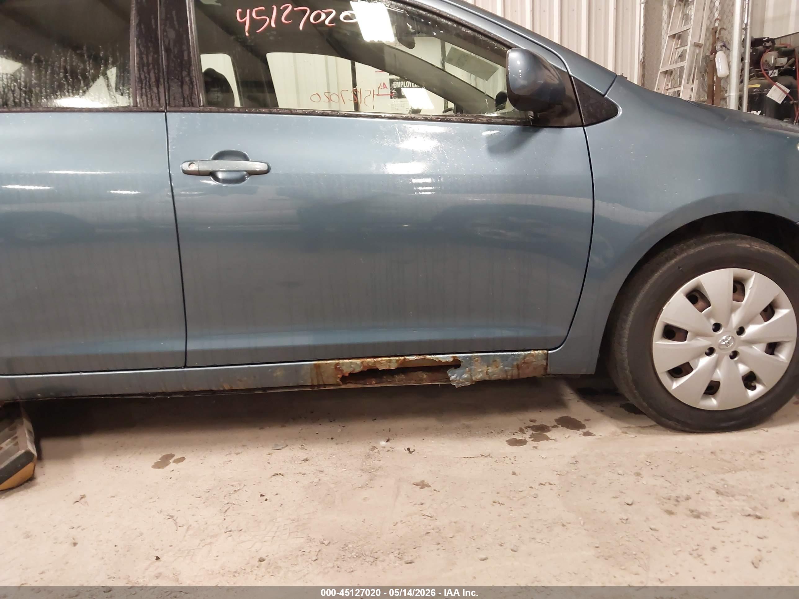 TOYOTA YARIS image 6