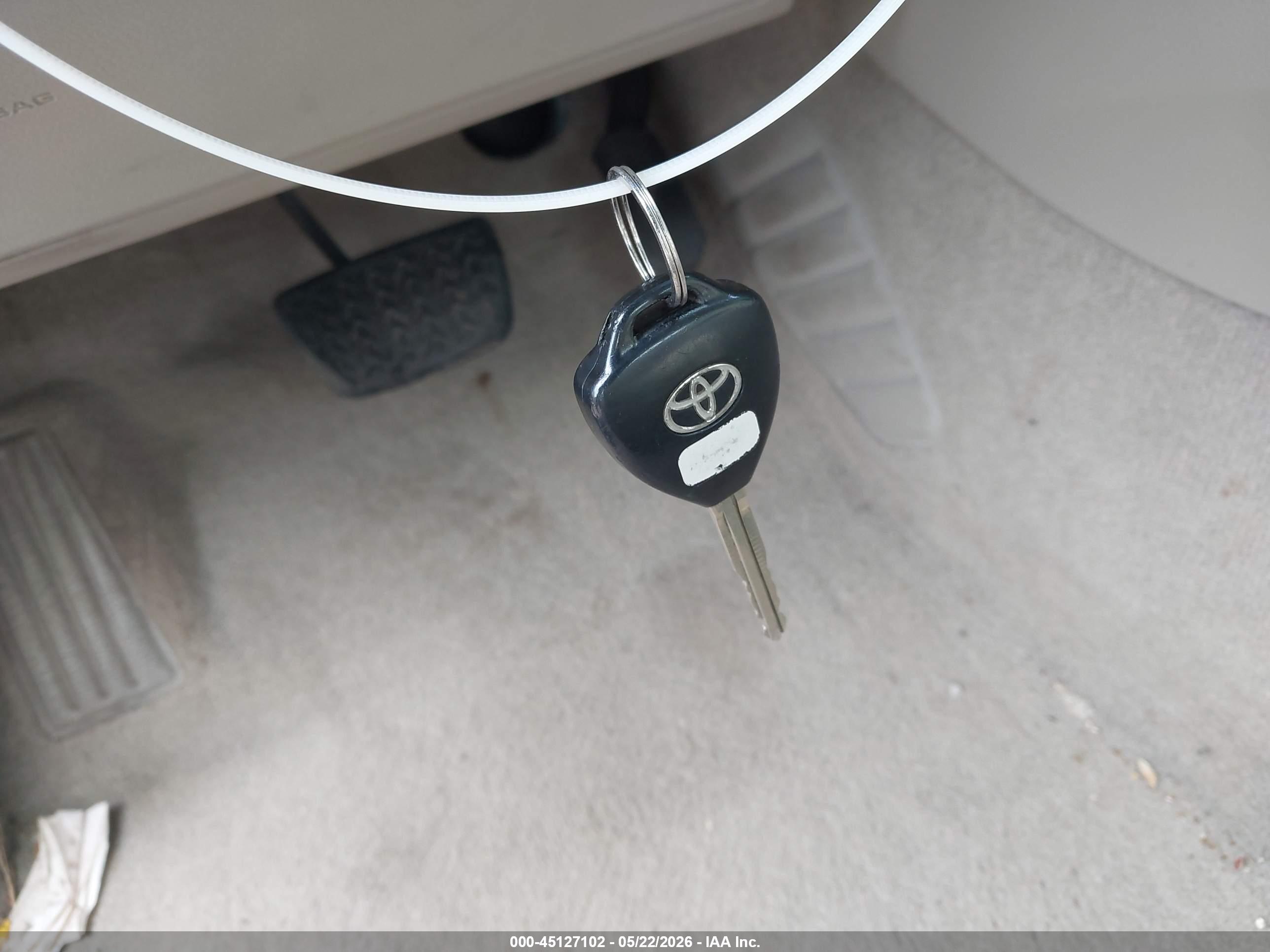 TOYOTA CAMRY image 11