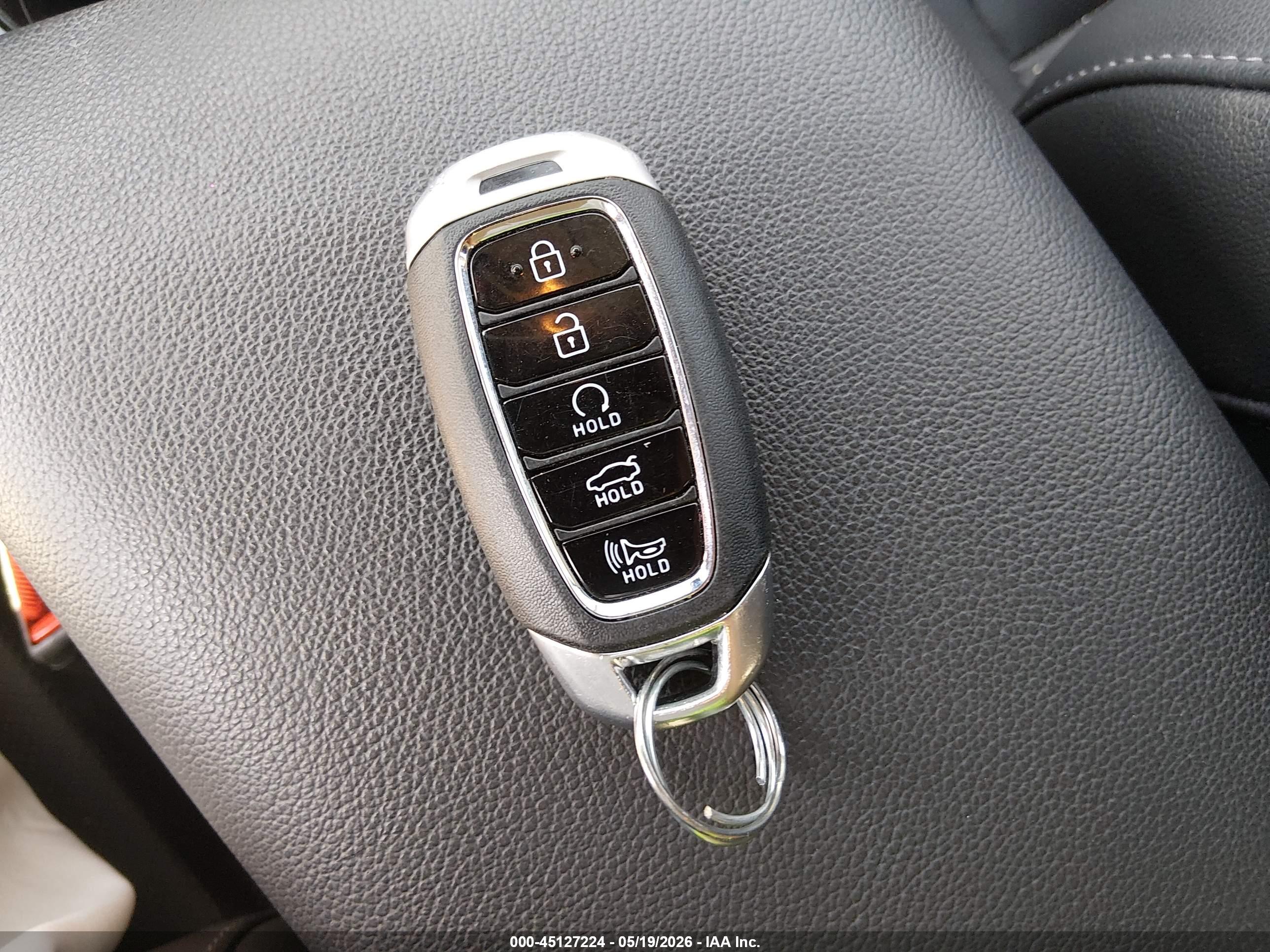 HYUNDAI ELANTRA image 11