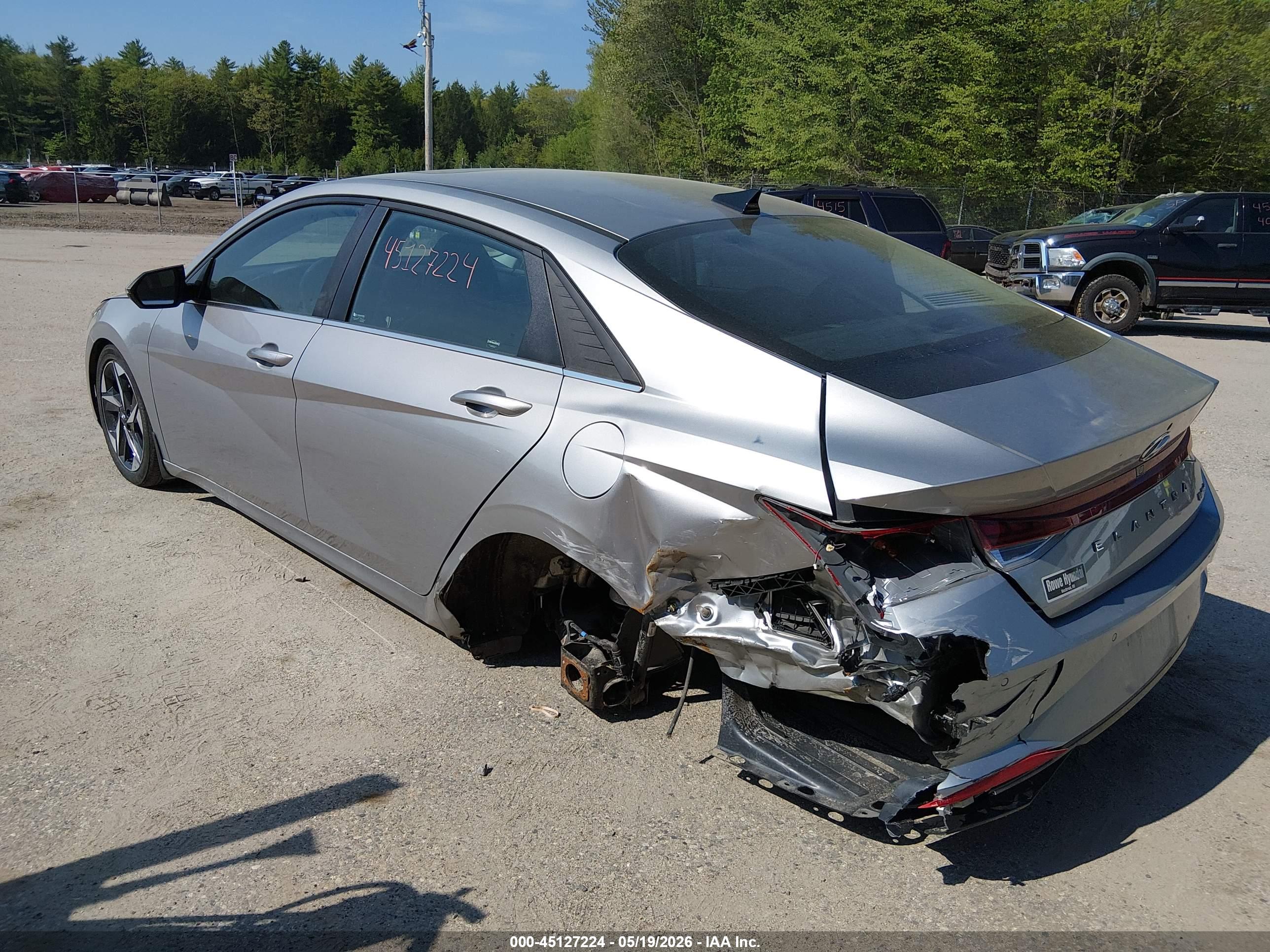 HYUNDAI ELANTRA image 3