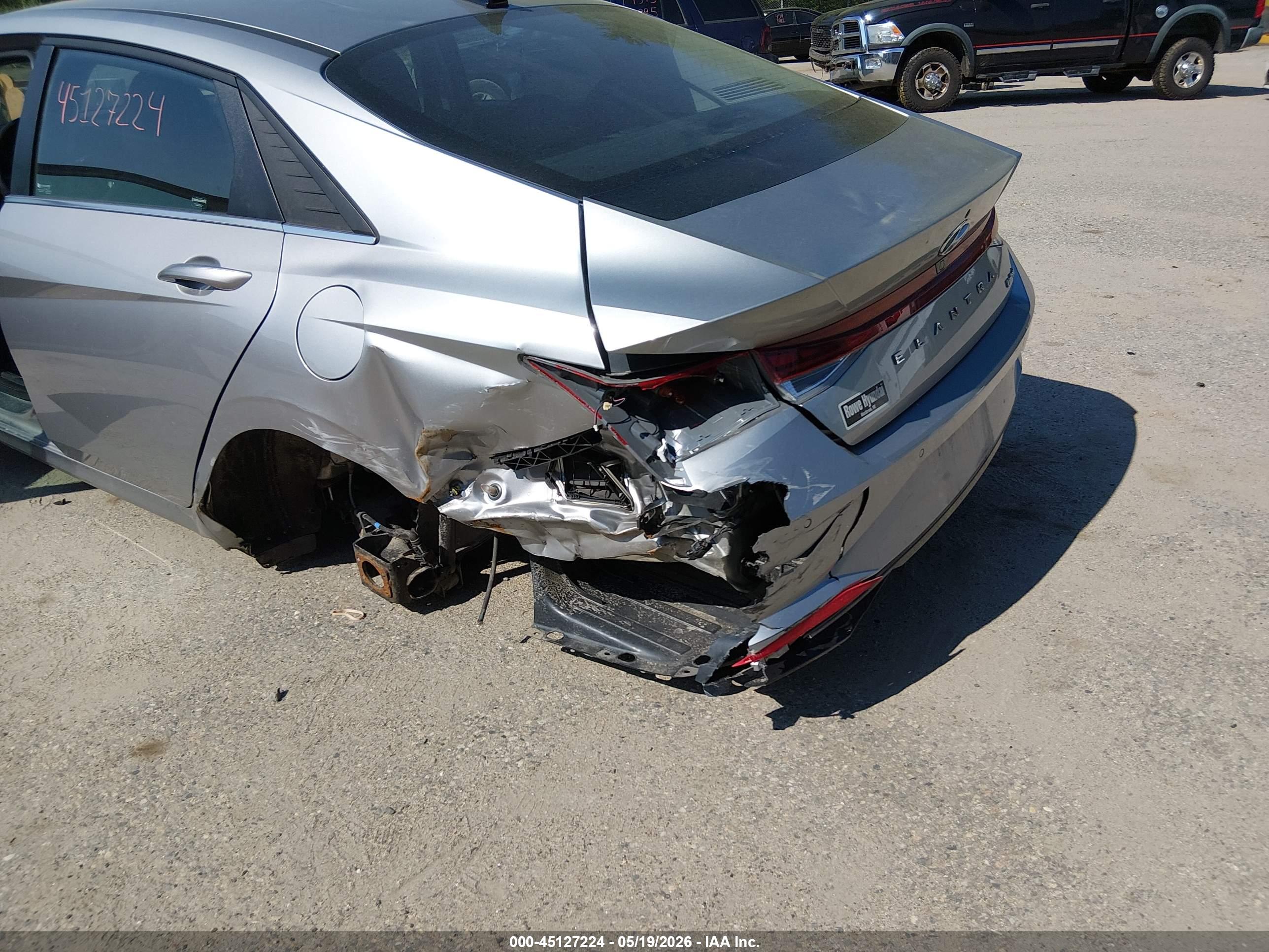 HYUNDAI ELANTRA image 6