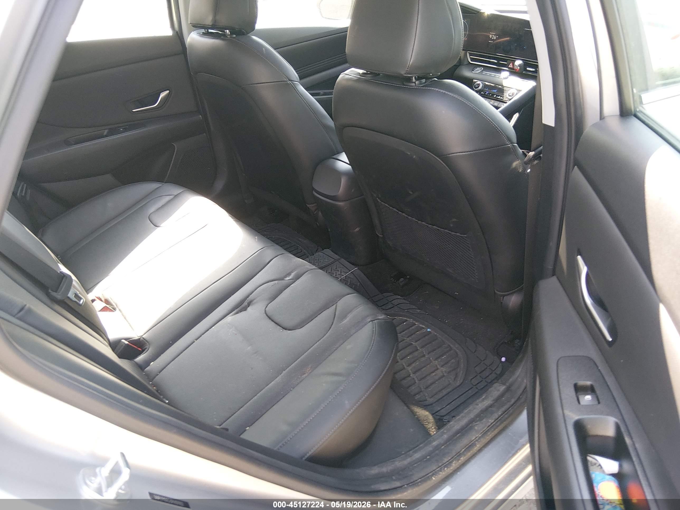 HYUNDAI ELANTRA image 8