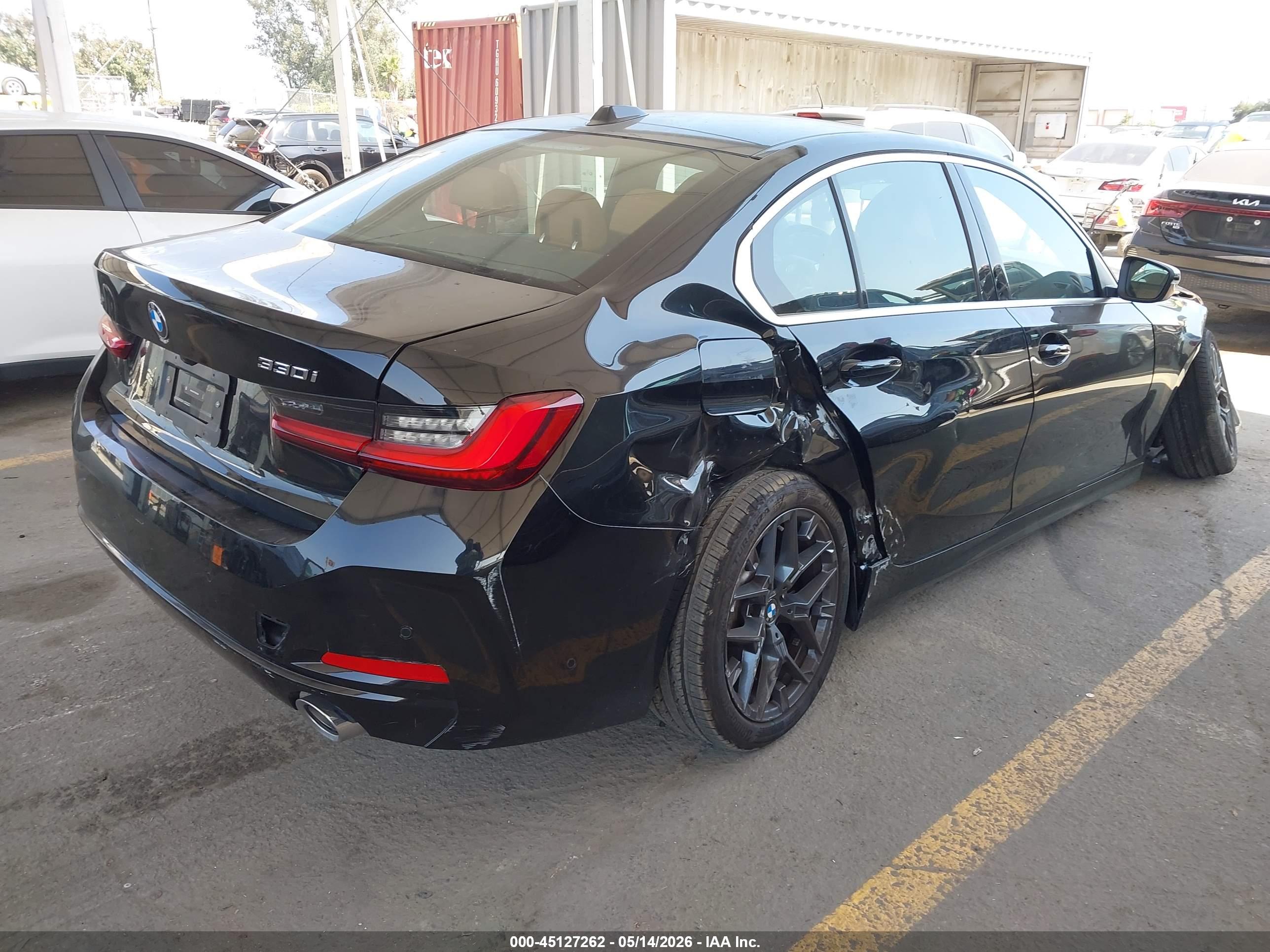 BMW 330I image 4