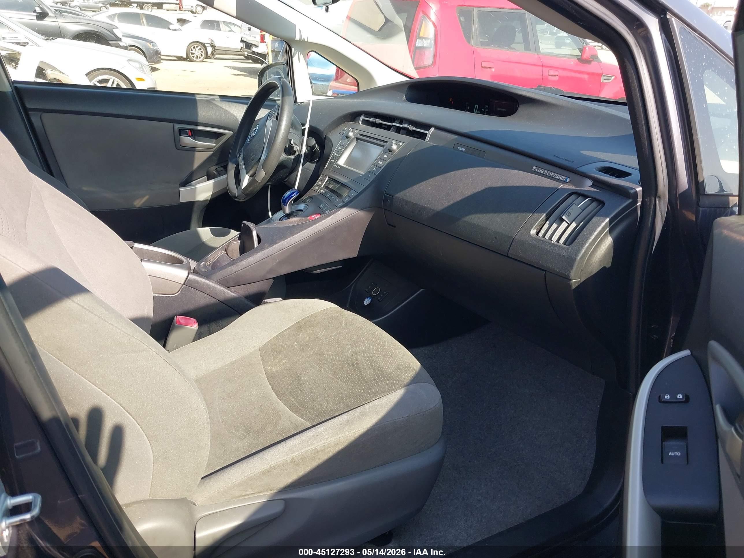 TOYOTA PRIUS image 5