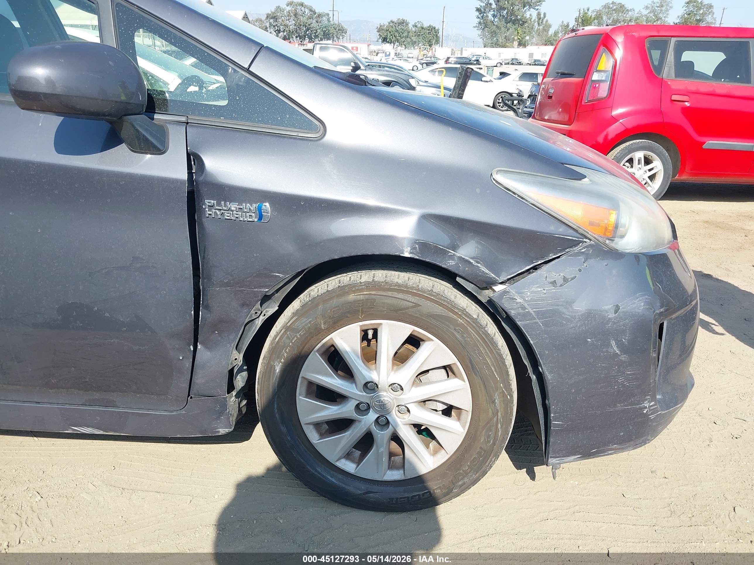 TOYOTA PRIUS image 6