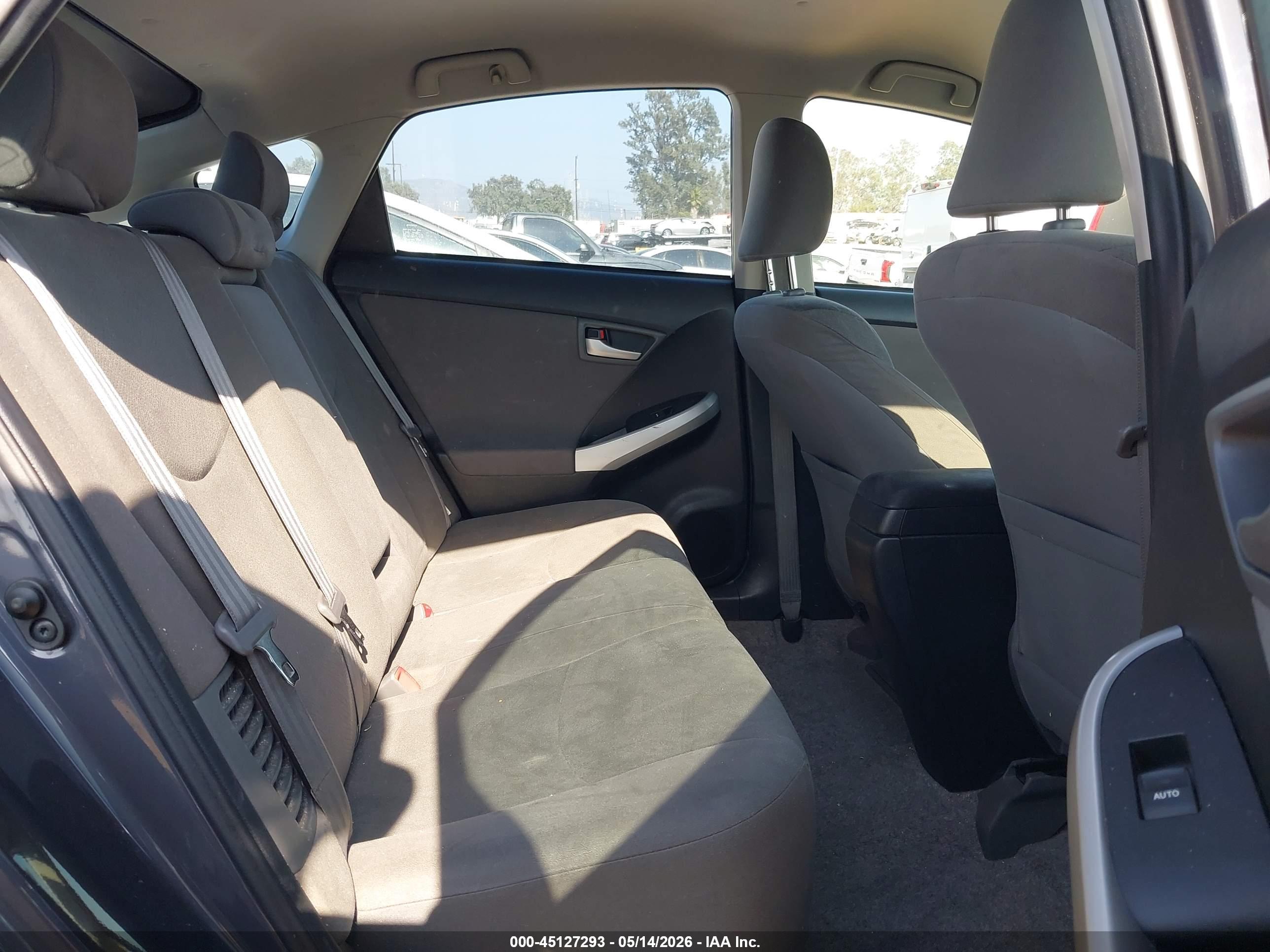 TOYOTA PRIUS image 8