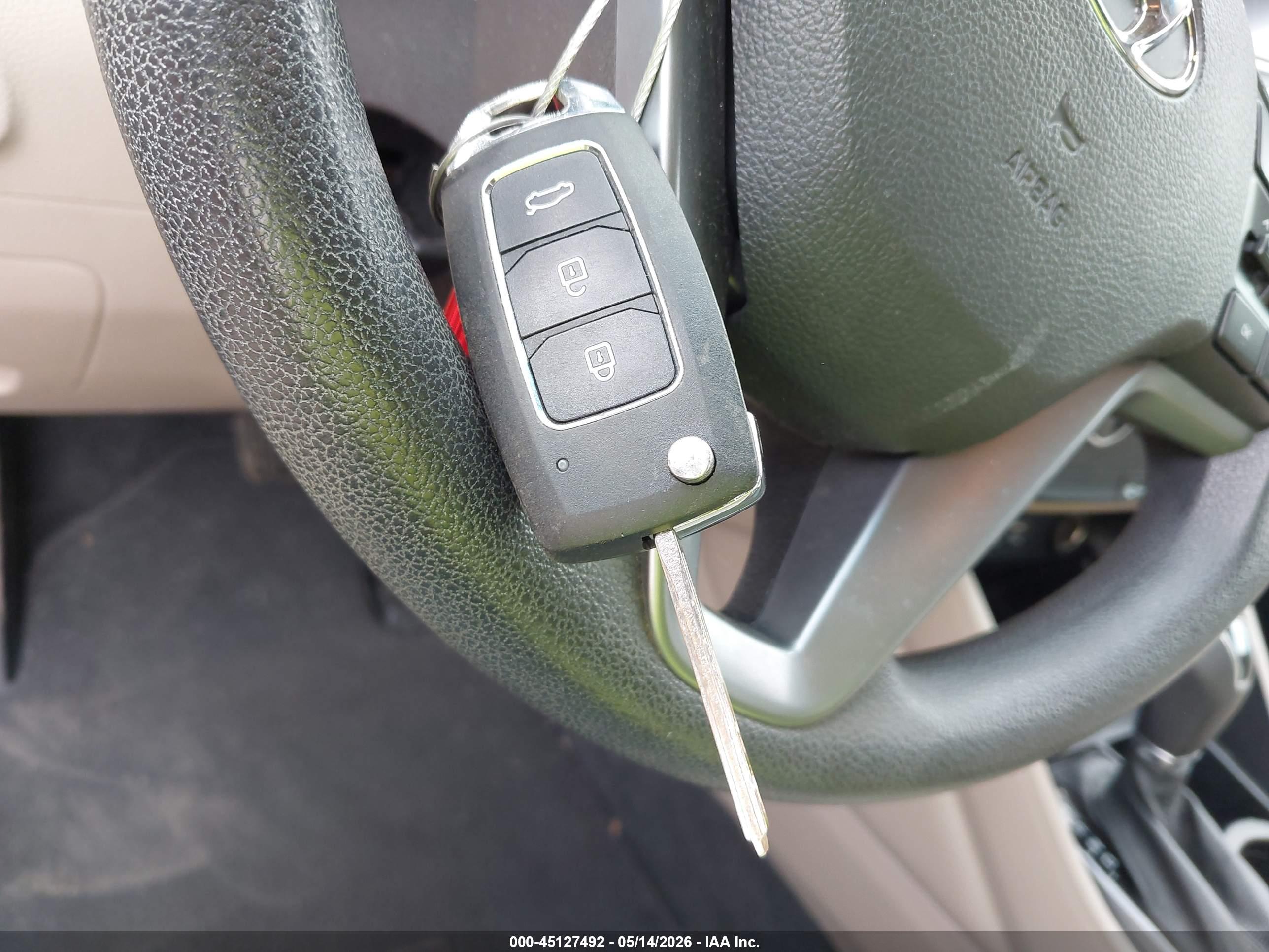HYUNDAI TUCSON image 11