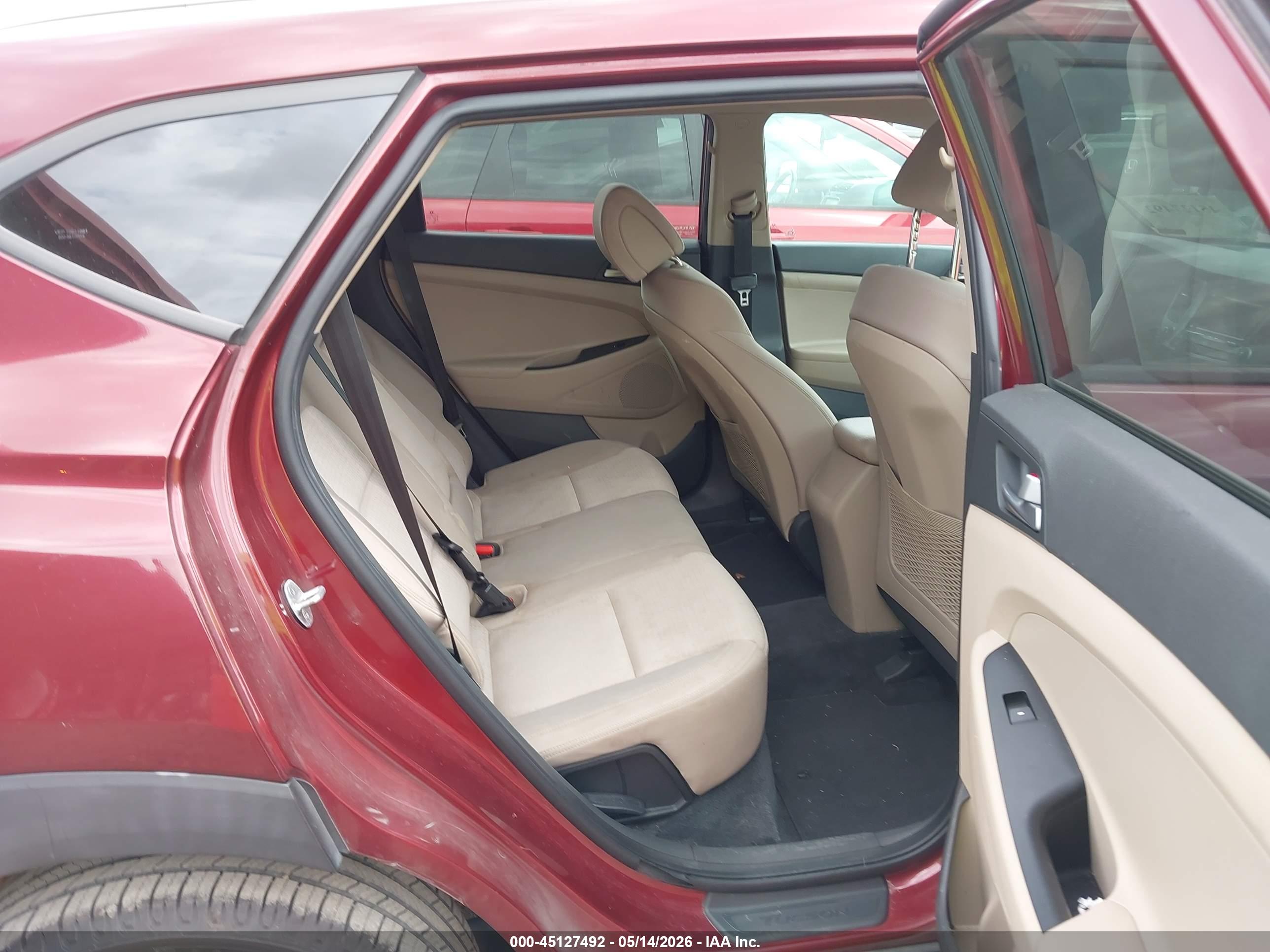 HYUNDAI TUCSON image 8