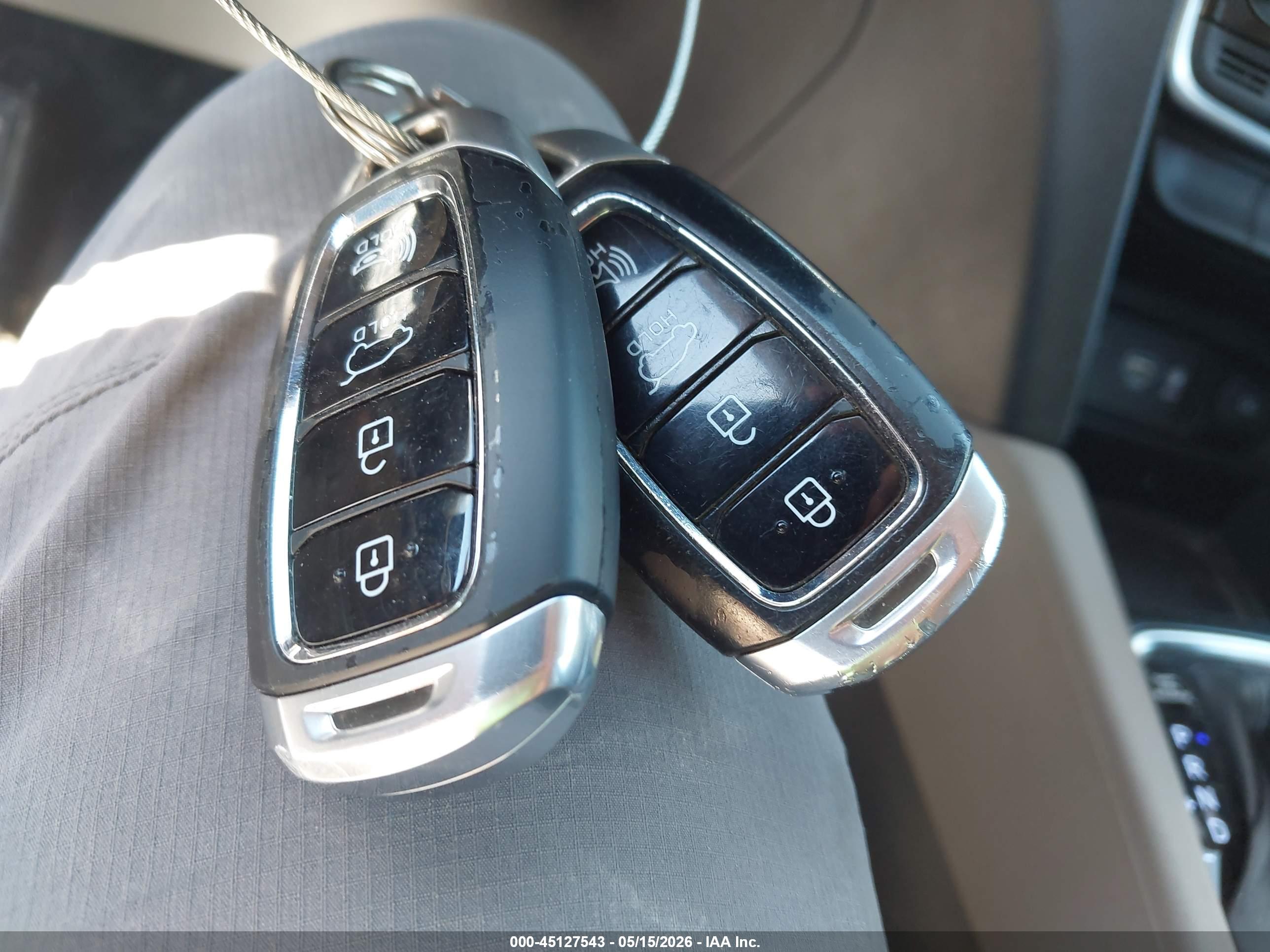 HYUNDAI SANTA image 11