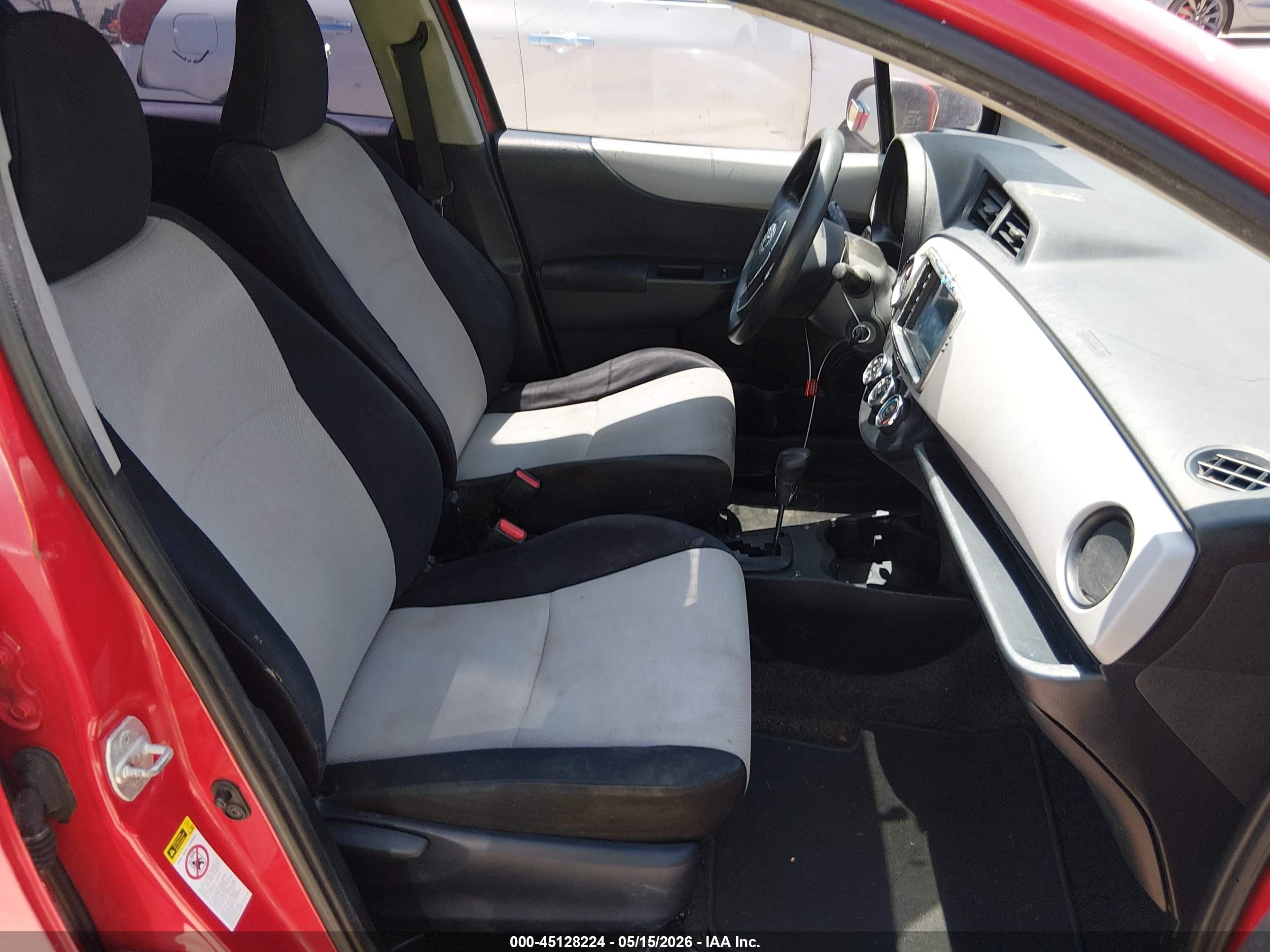 TOYOTA YARIS image 5