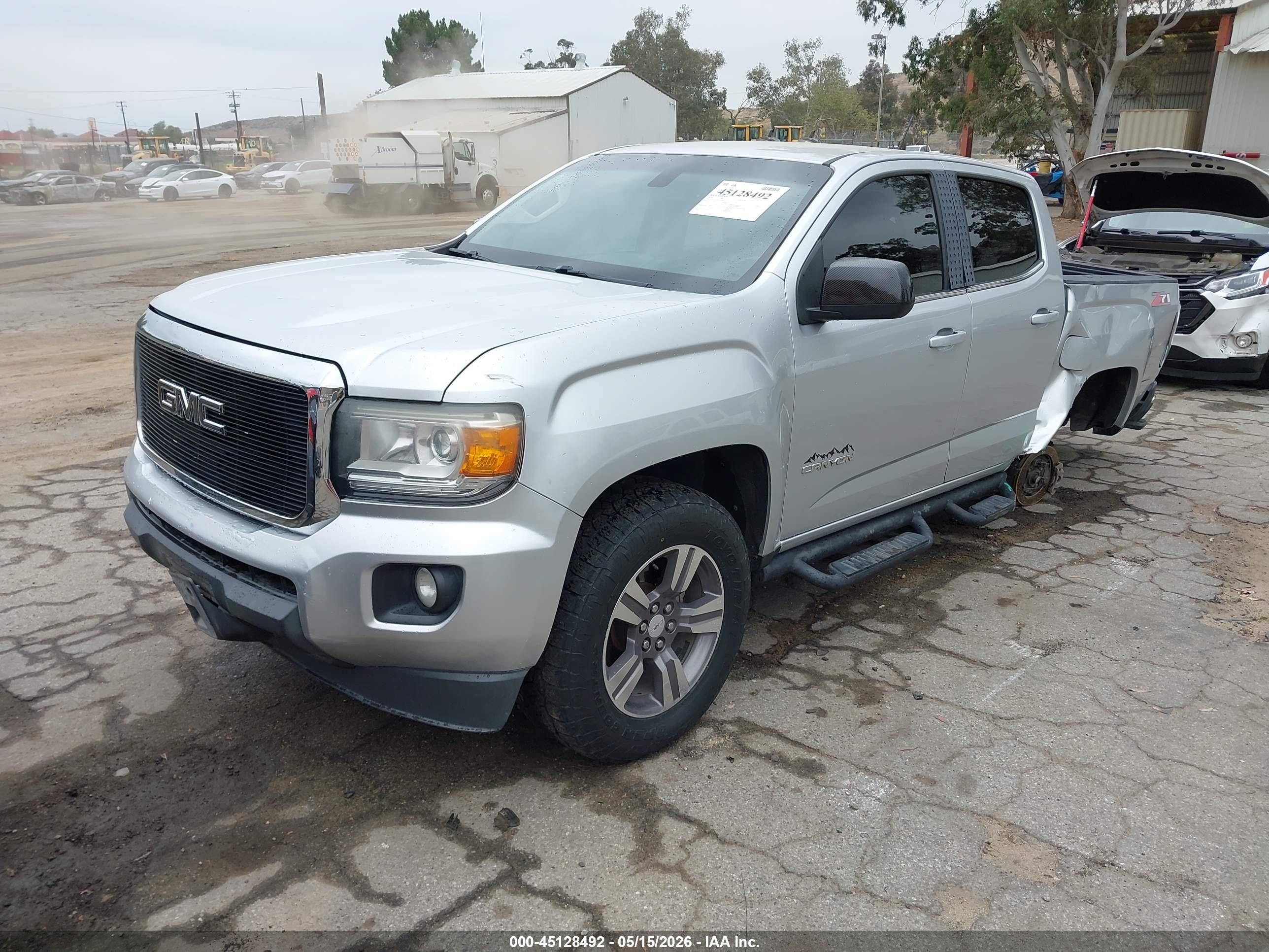 GMC CANYON image 2