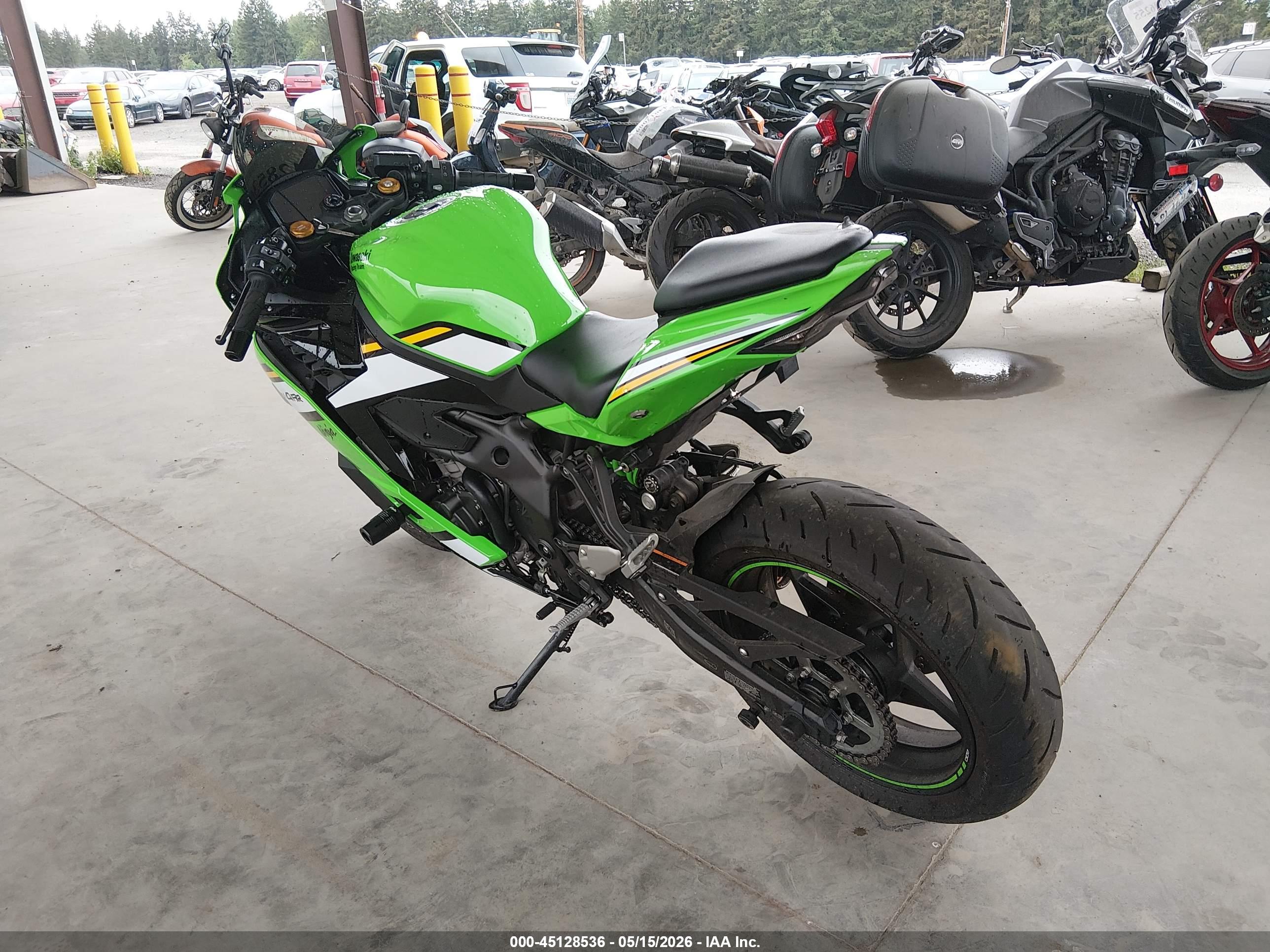 KAWASAKI ZX400 image 3