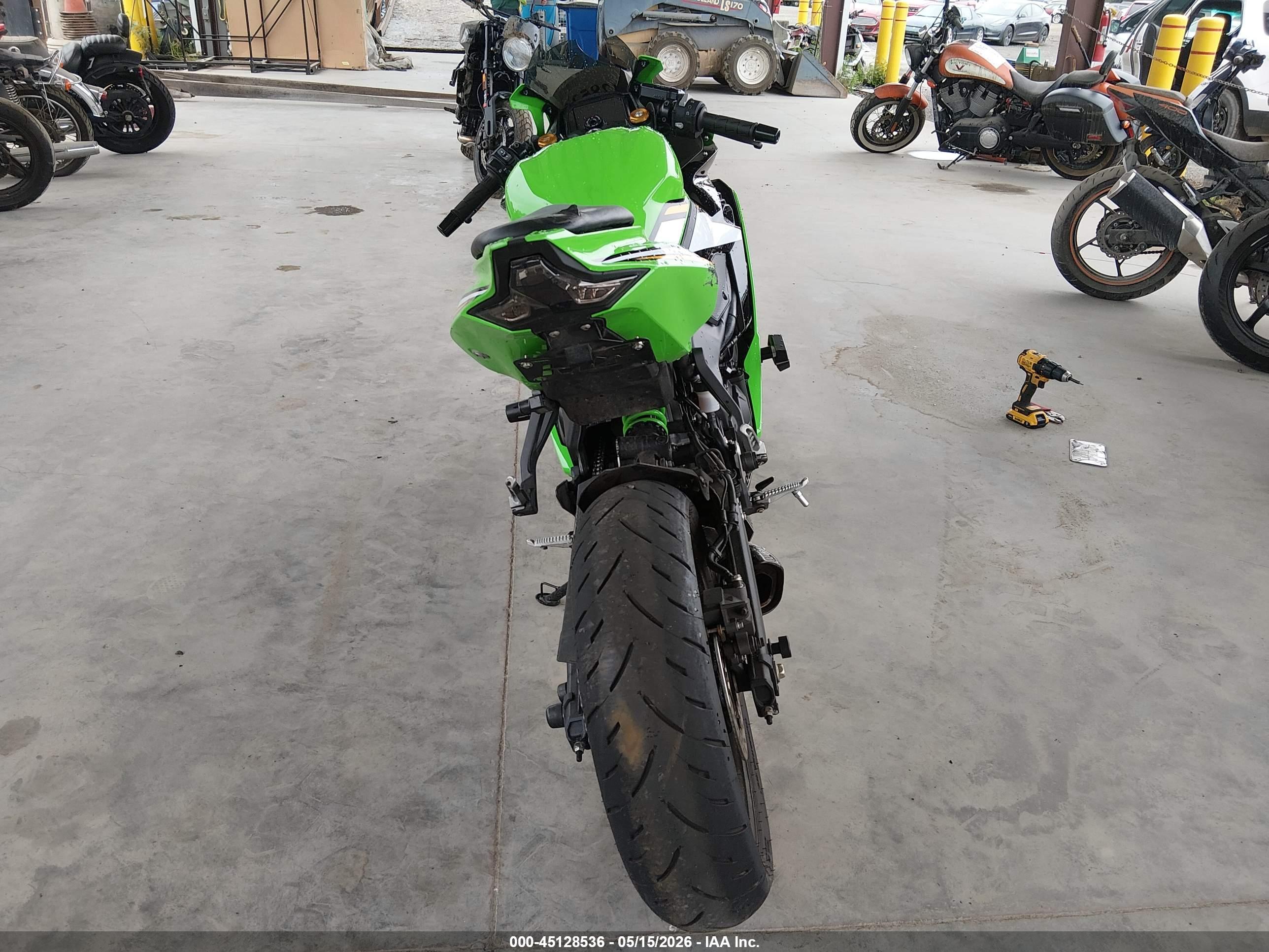 KAWASAKI ZX400 image 6