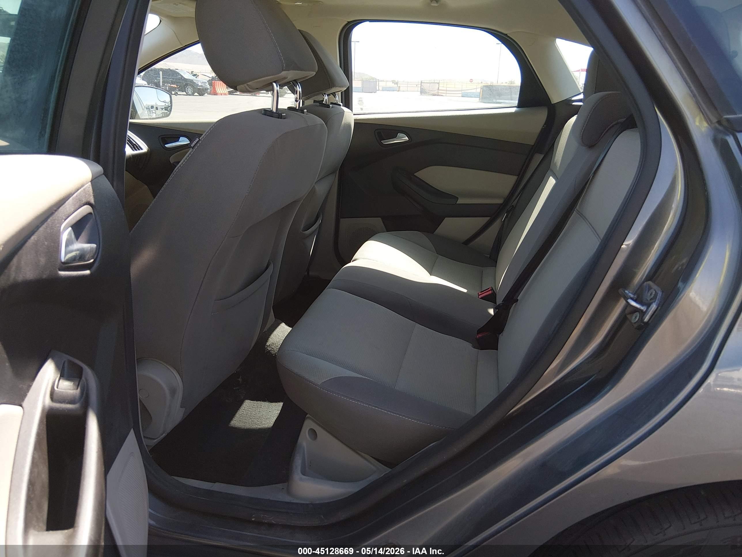 FORD FOCUS image 8