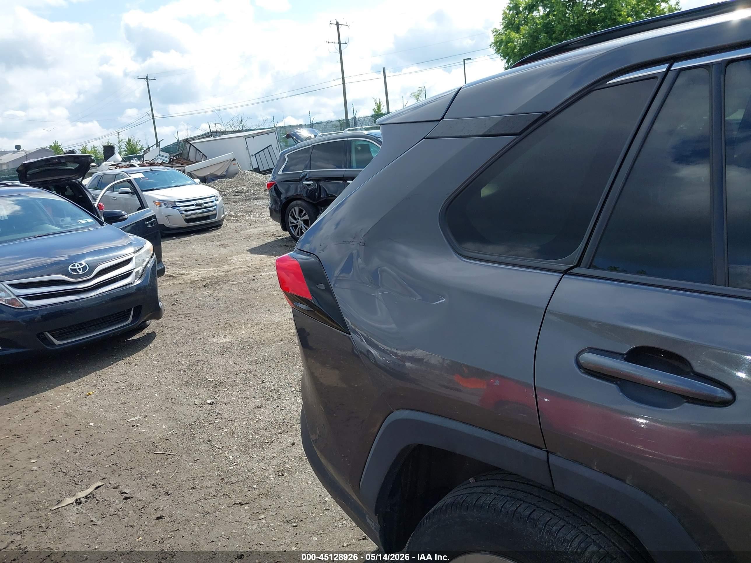 TOYOTA RAV4 image 6