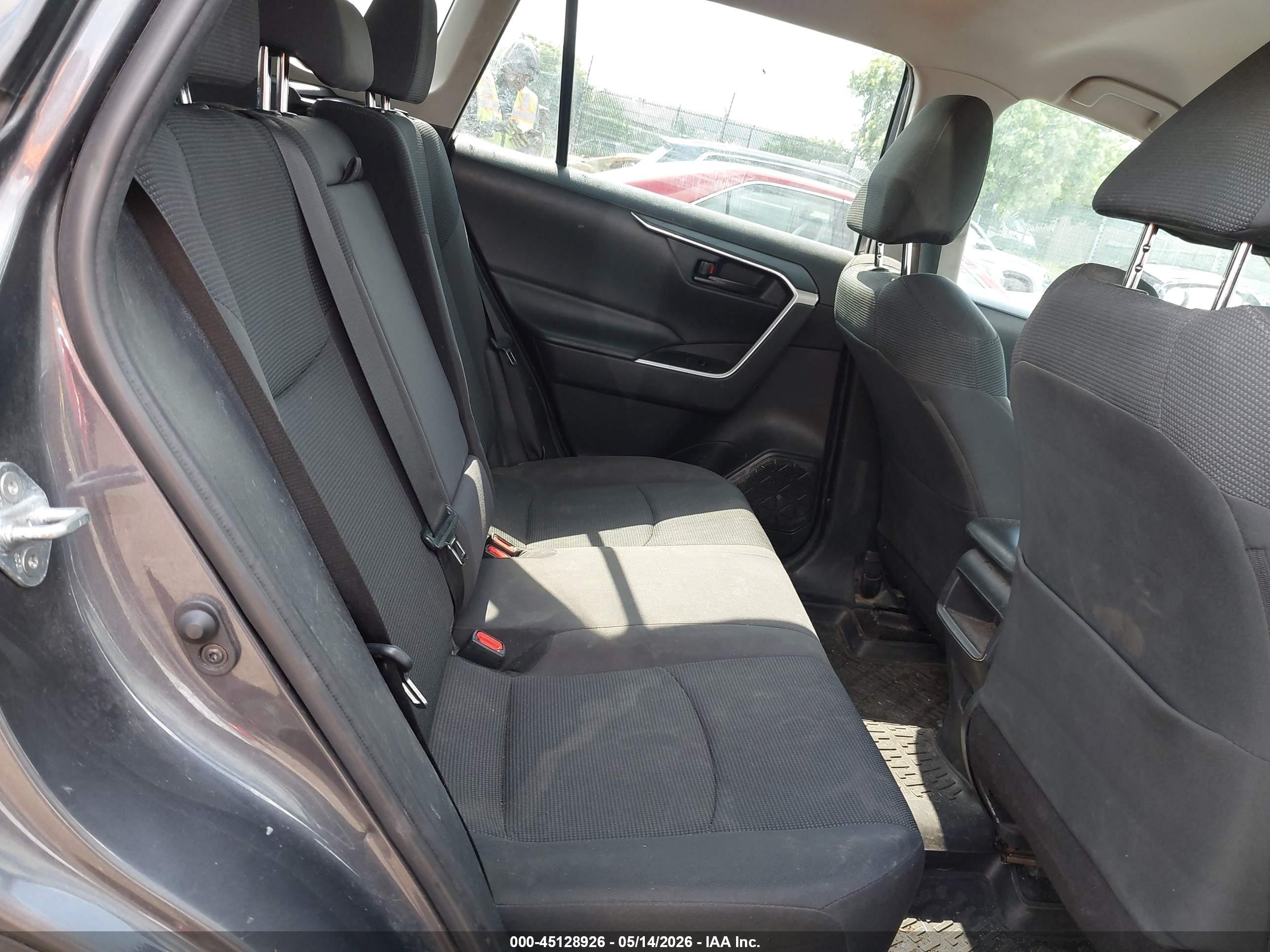 TOYOTA RAV4 image 8