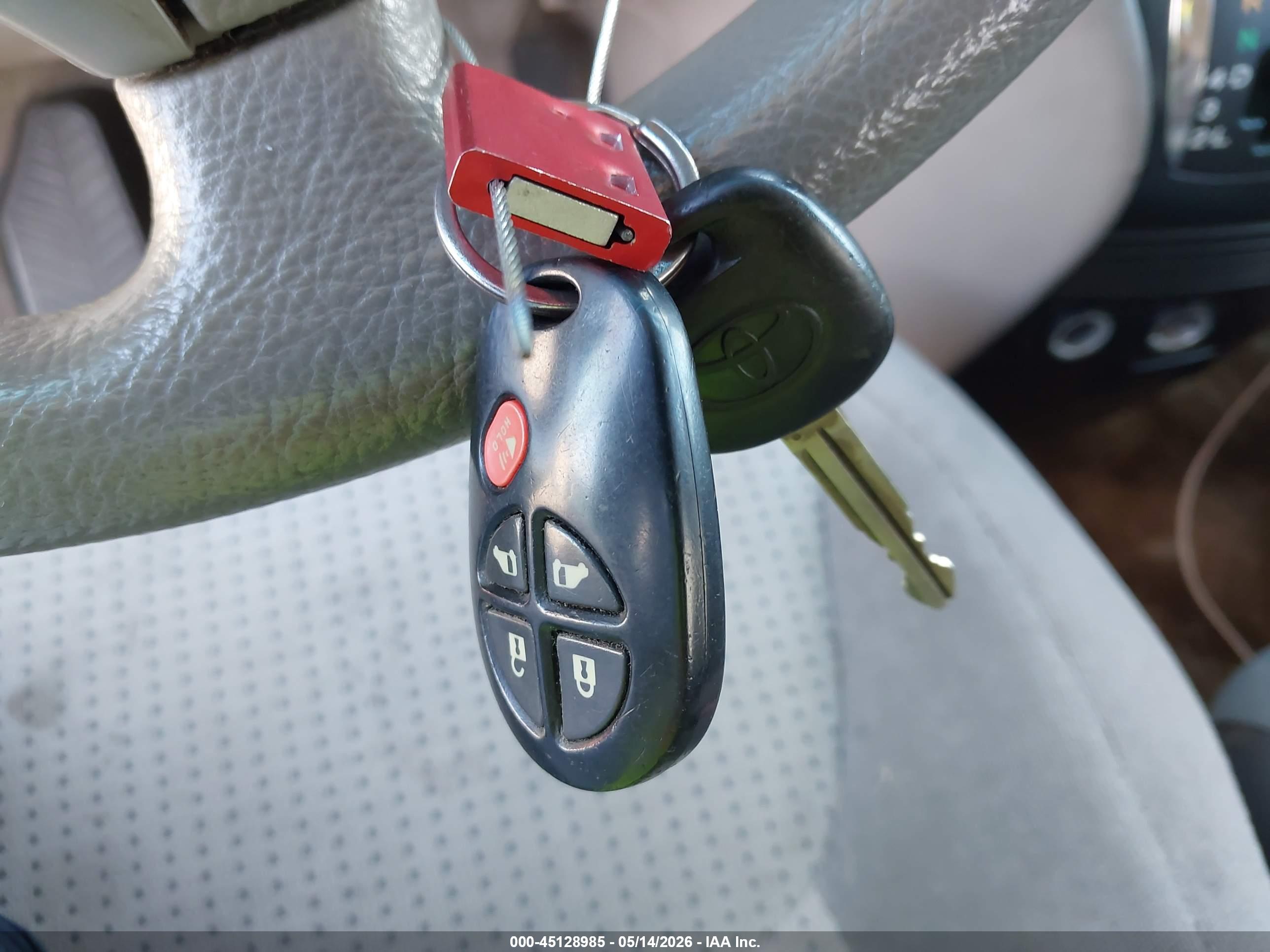 TOYOTA SIENNA image 11