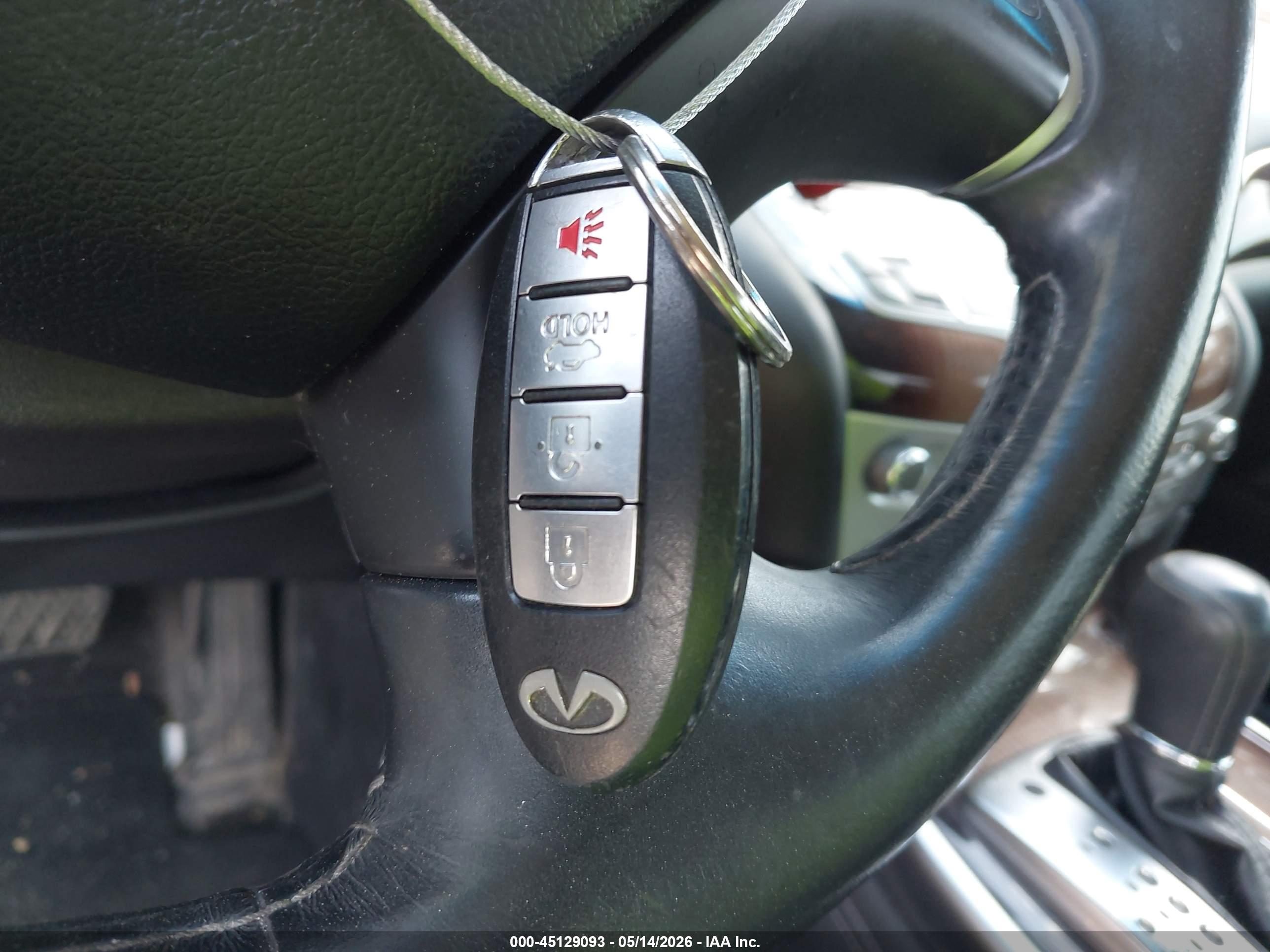 INFINITI M37 image 11