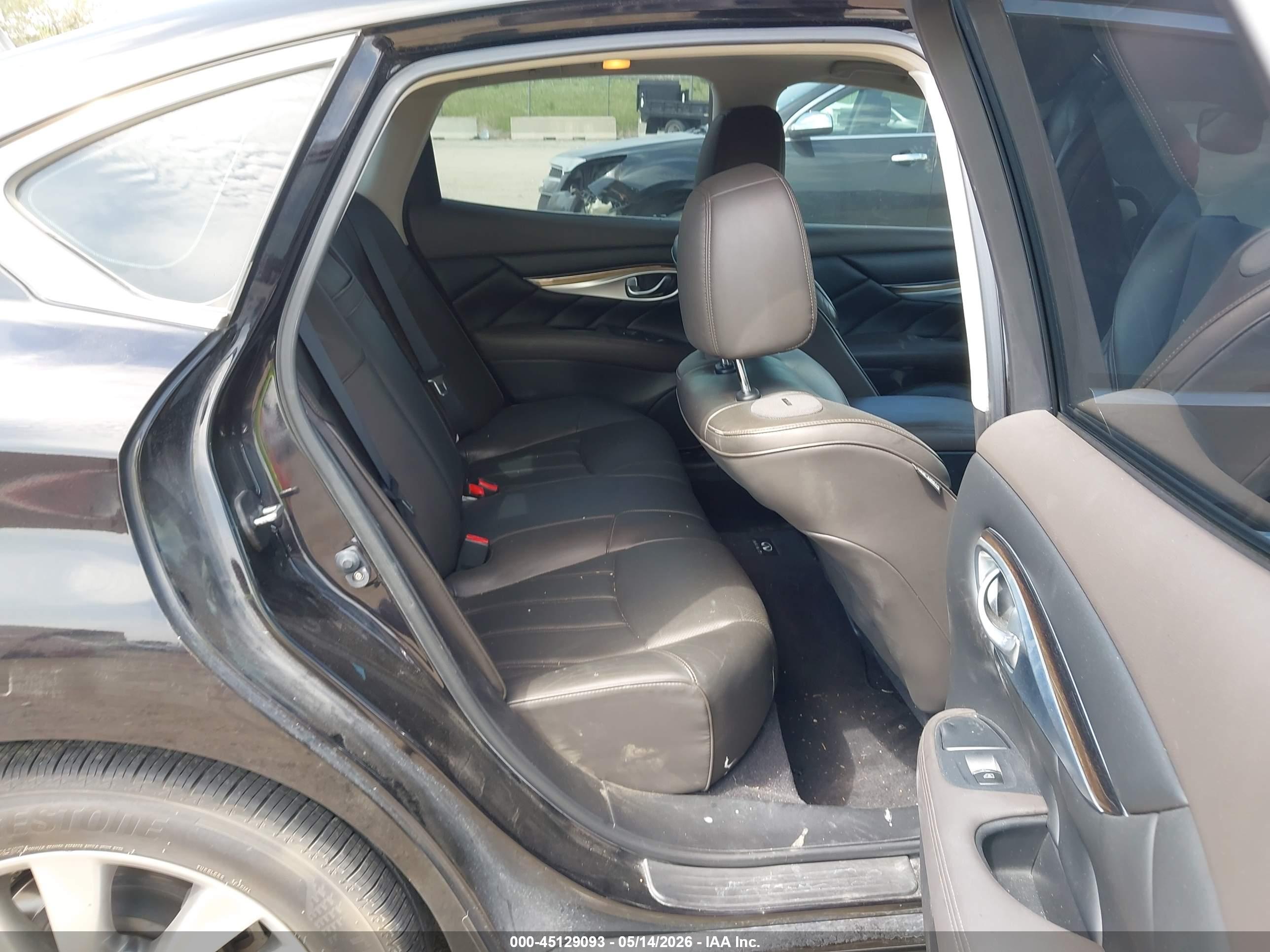 INFINITI M37 image 8