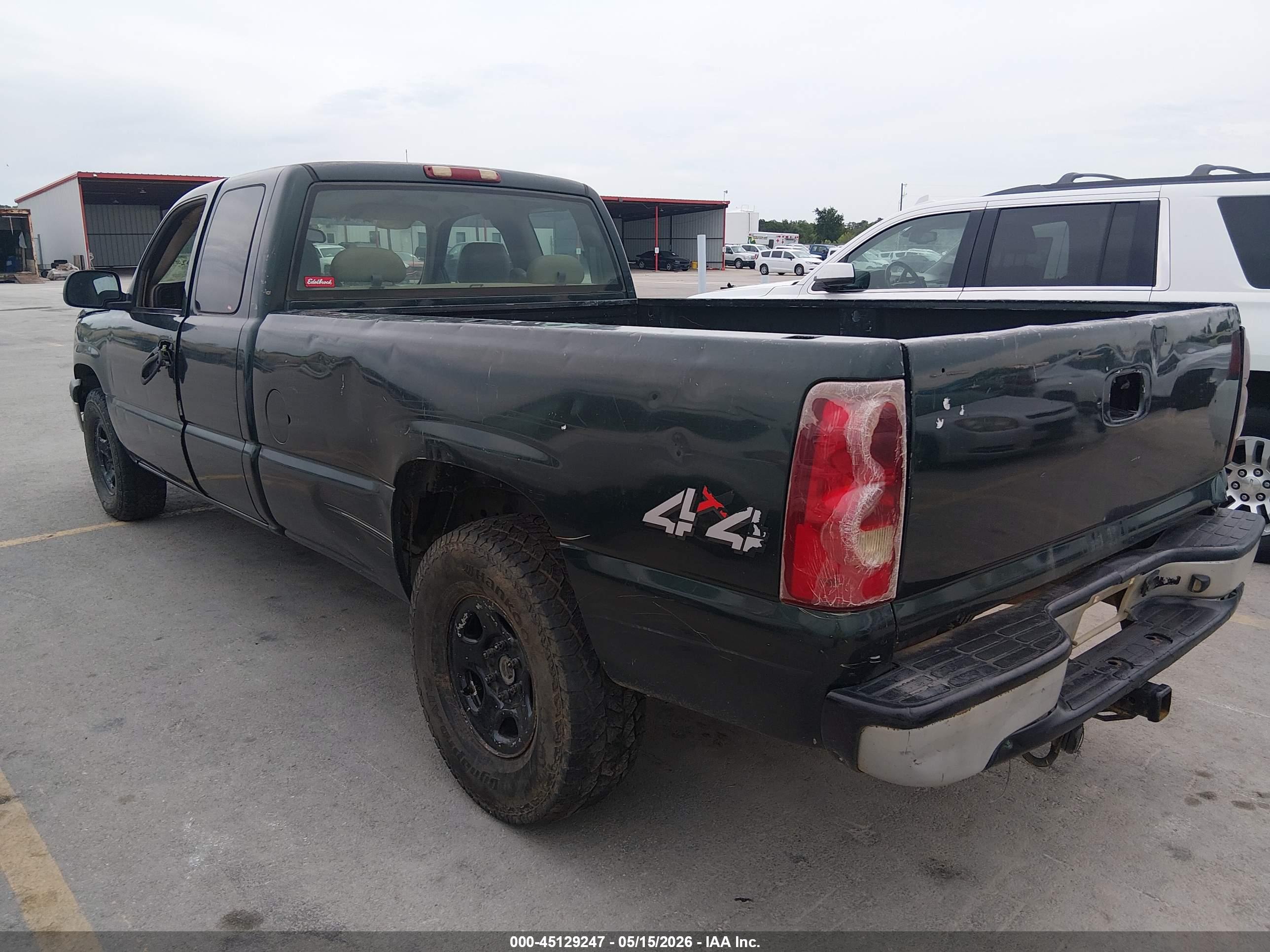CHEVROLET SILVERADO image 3