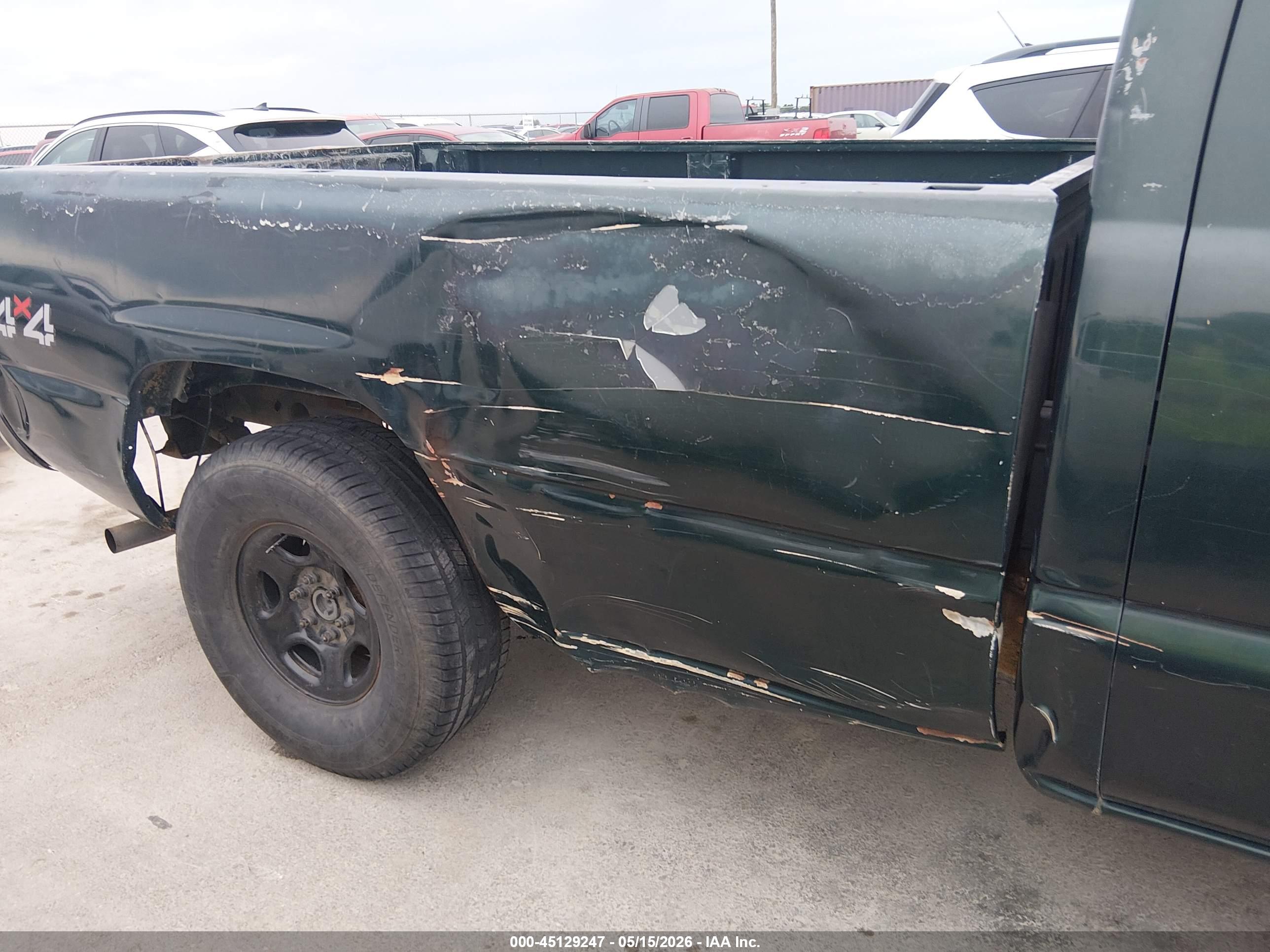 CHEVROLET SILVERADO image 6