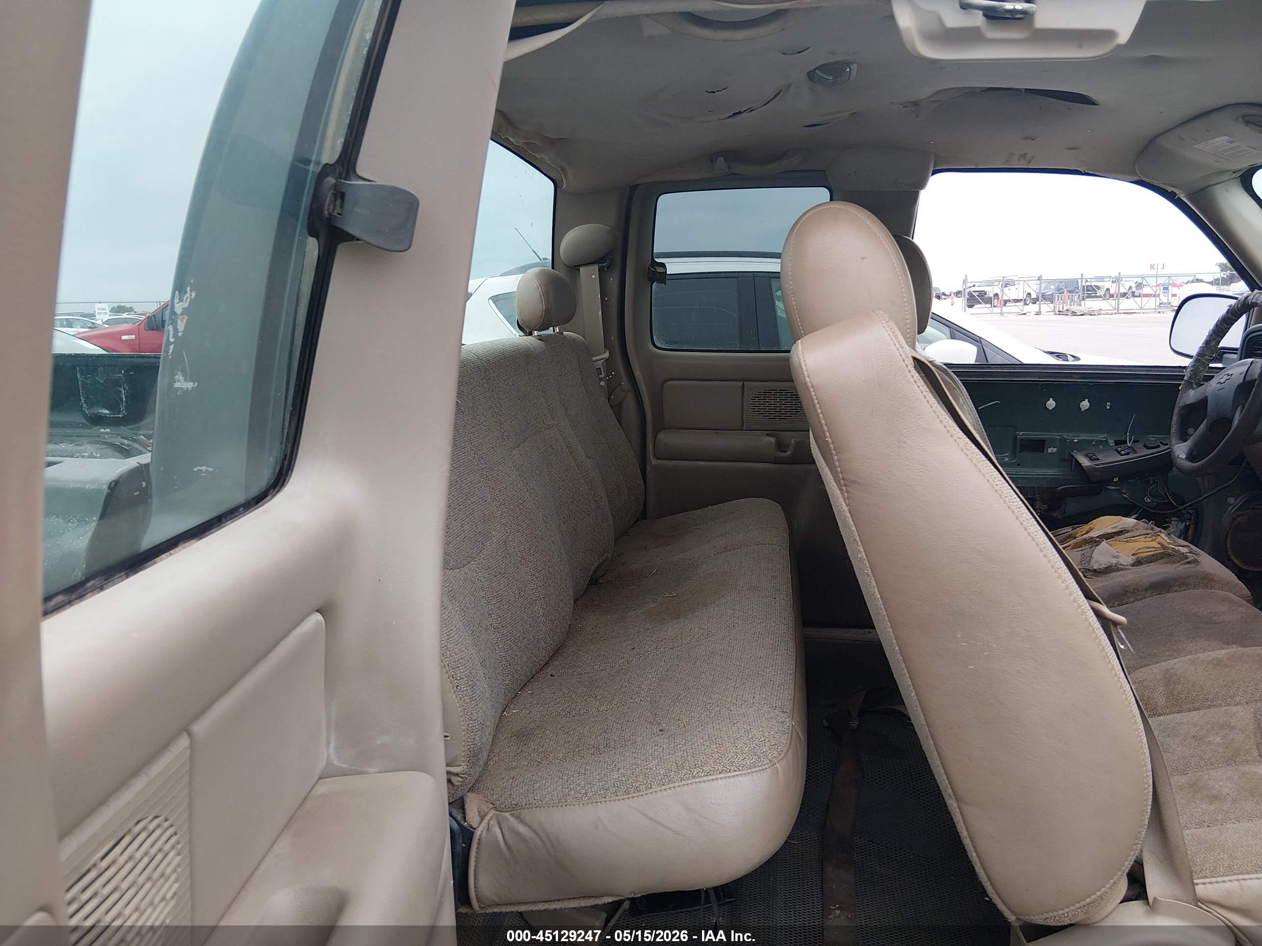 CHEVROLET SILVERADO image 8