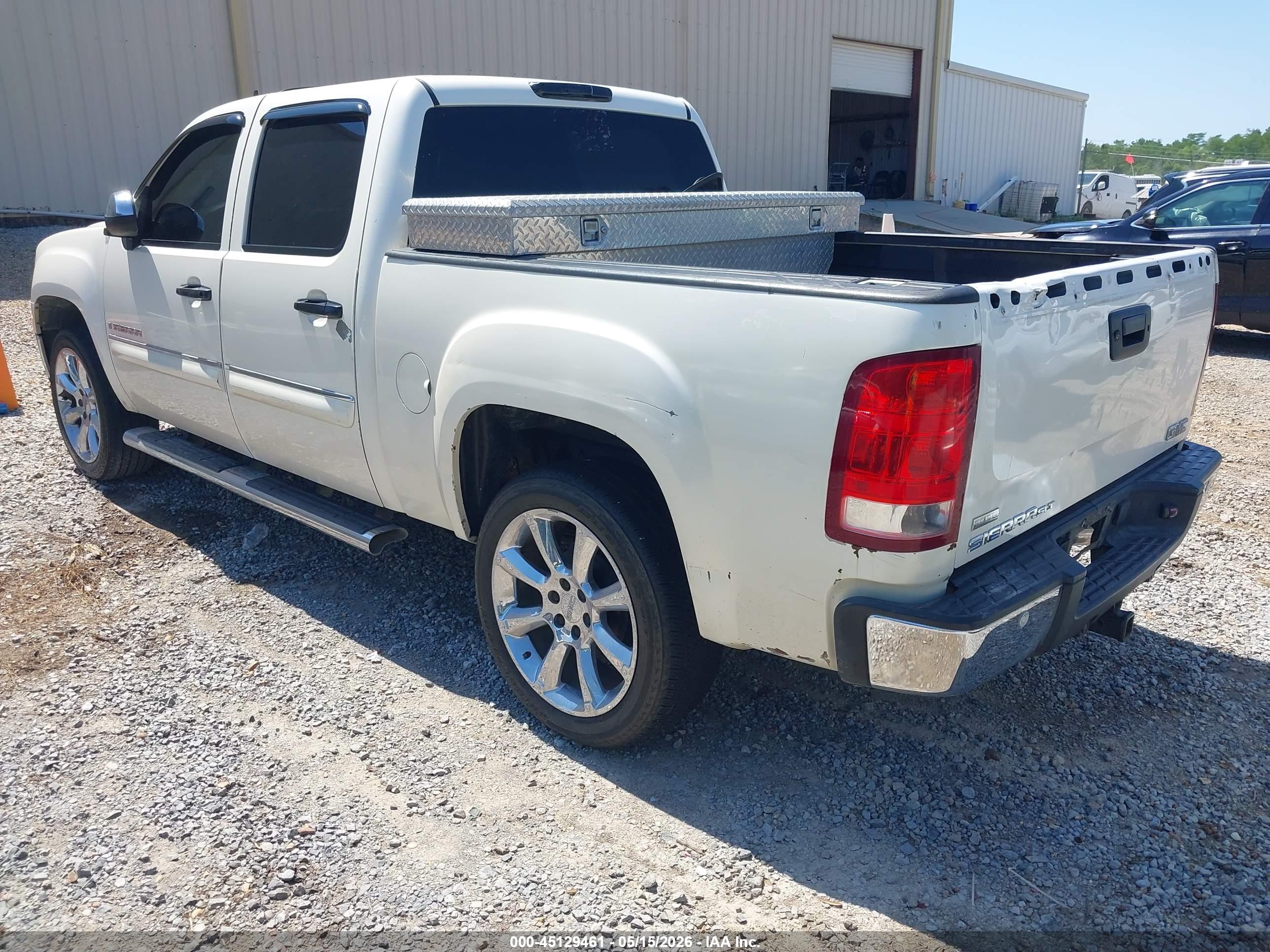 GMC SIERRA image 3
