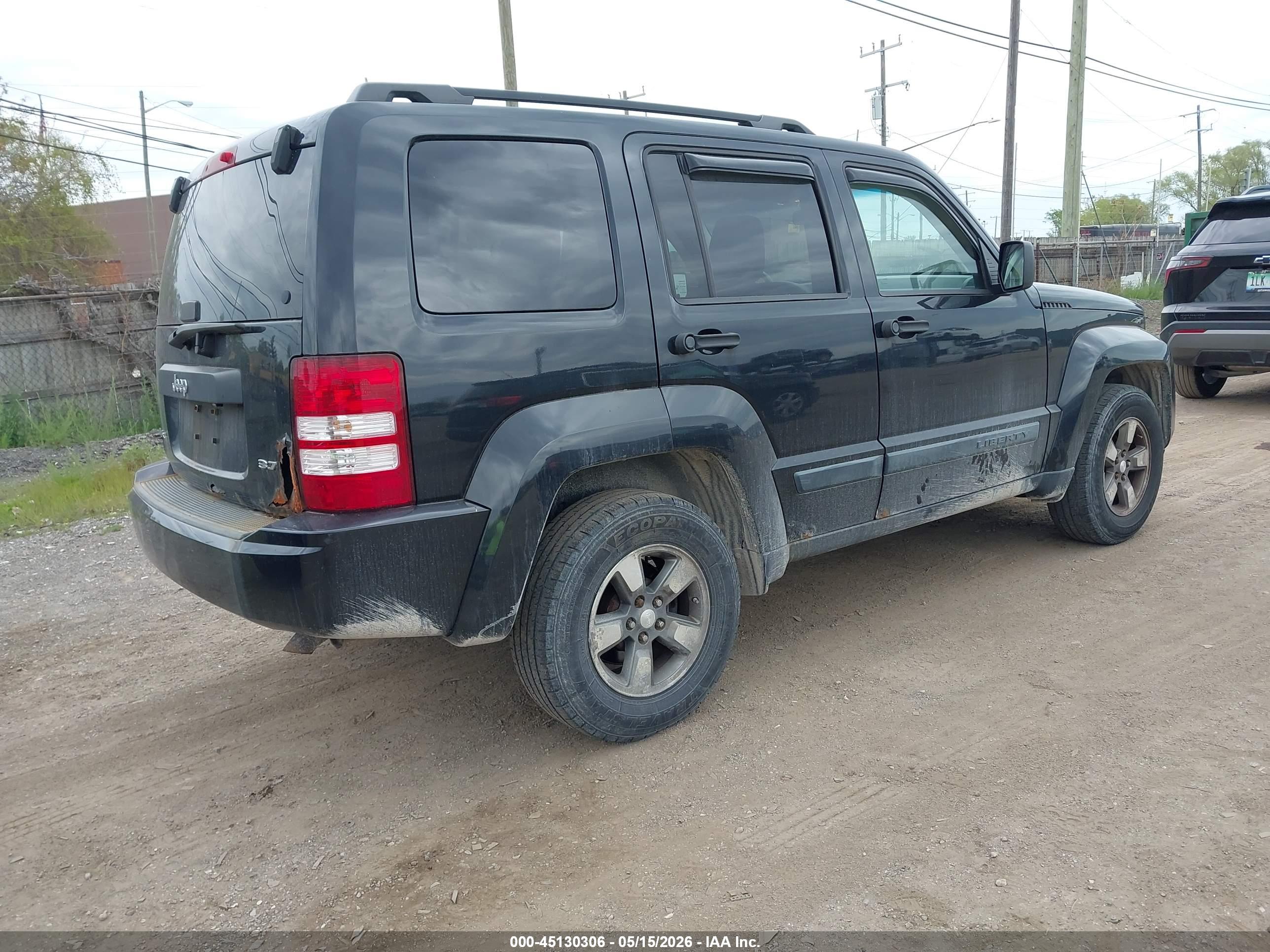 JEEP LIBERTY image 4