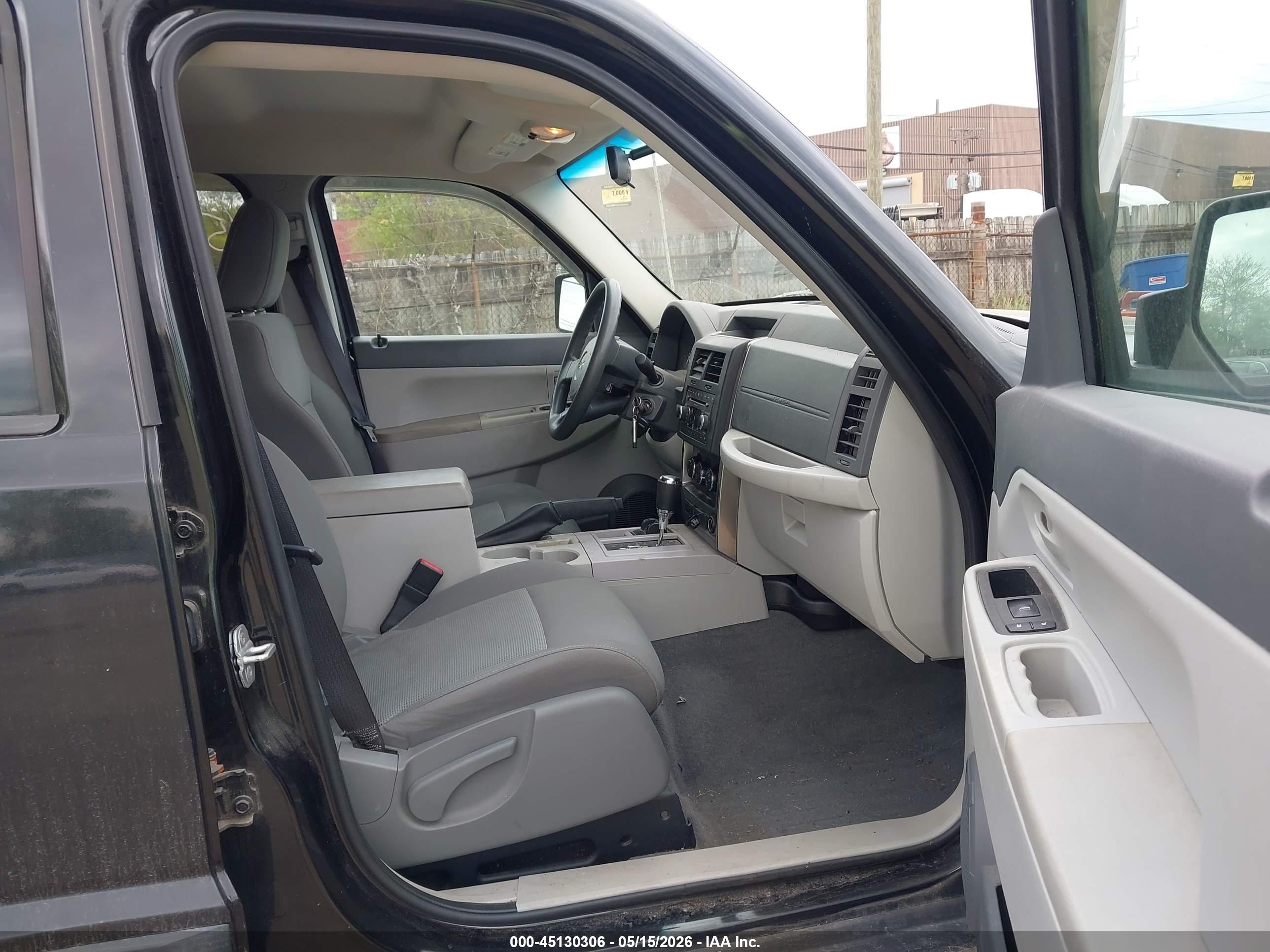 JEEP LIBERTY image 5