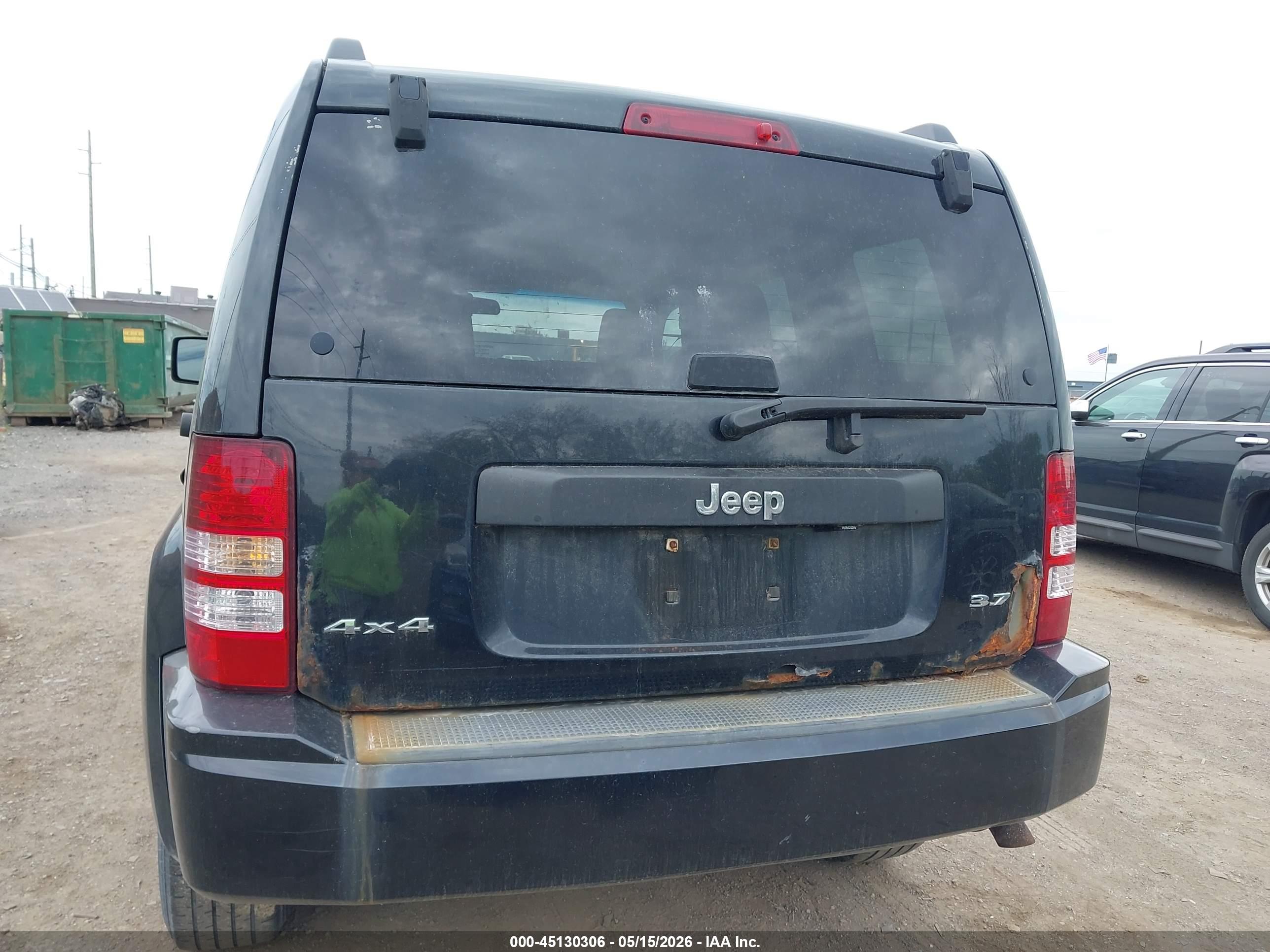 JEEP LIBERTY image 6