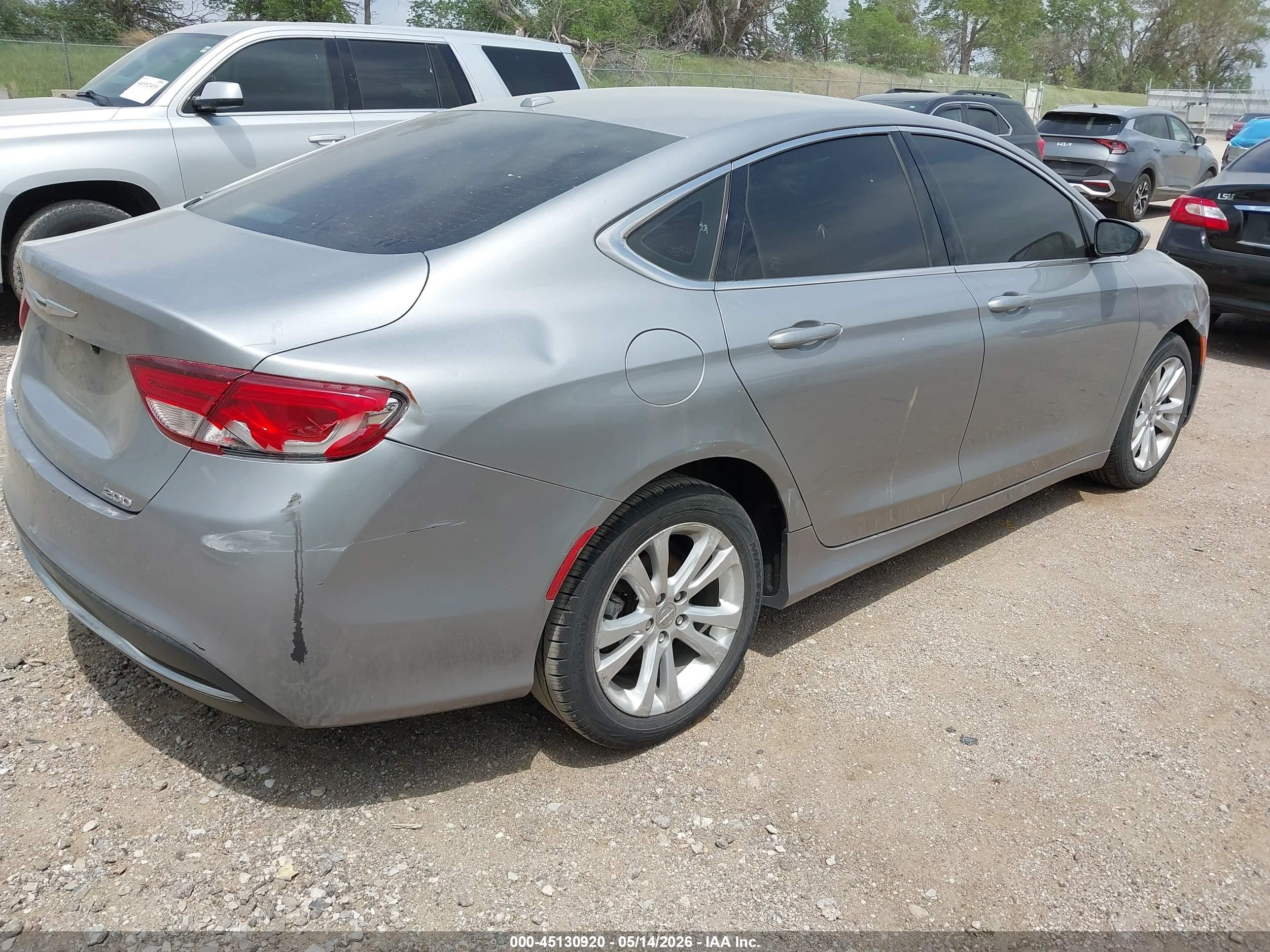 CHRYSLER 200 image 4