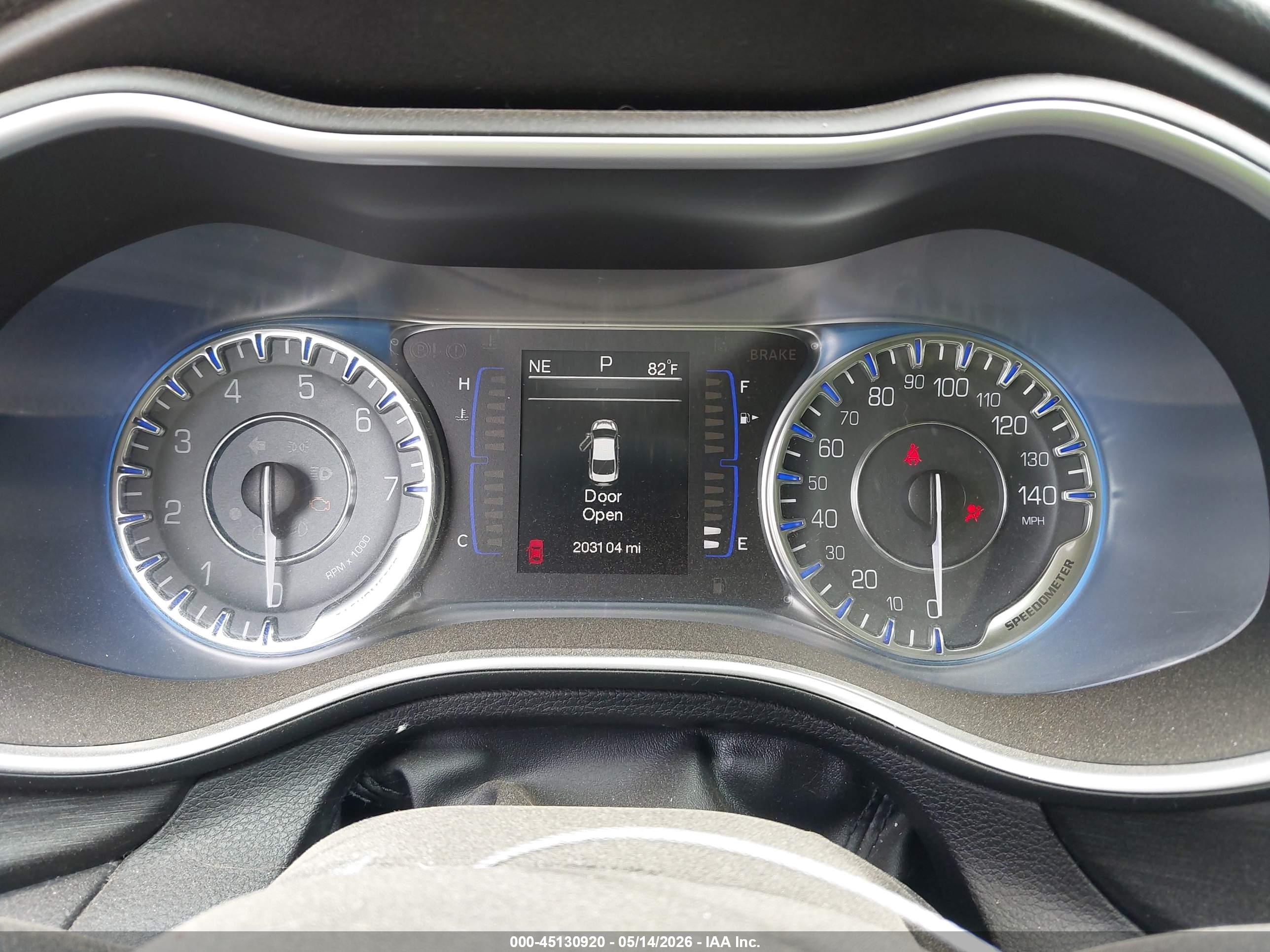 CHRYSLER 200 image 7