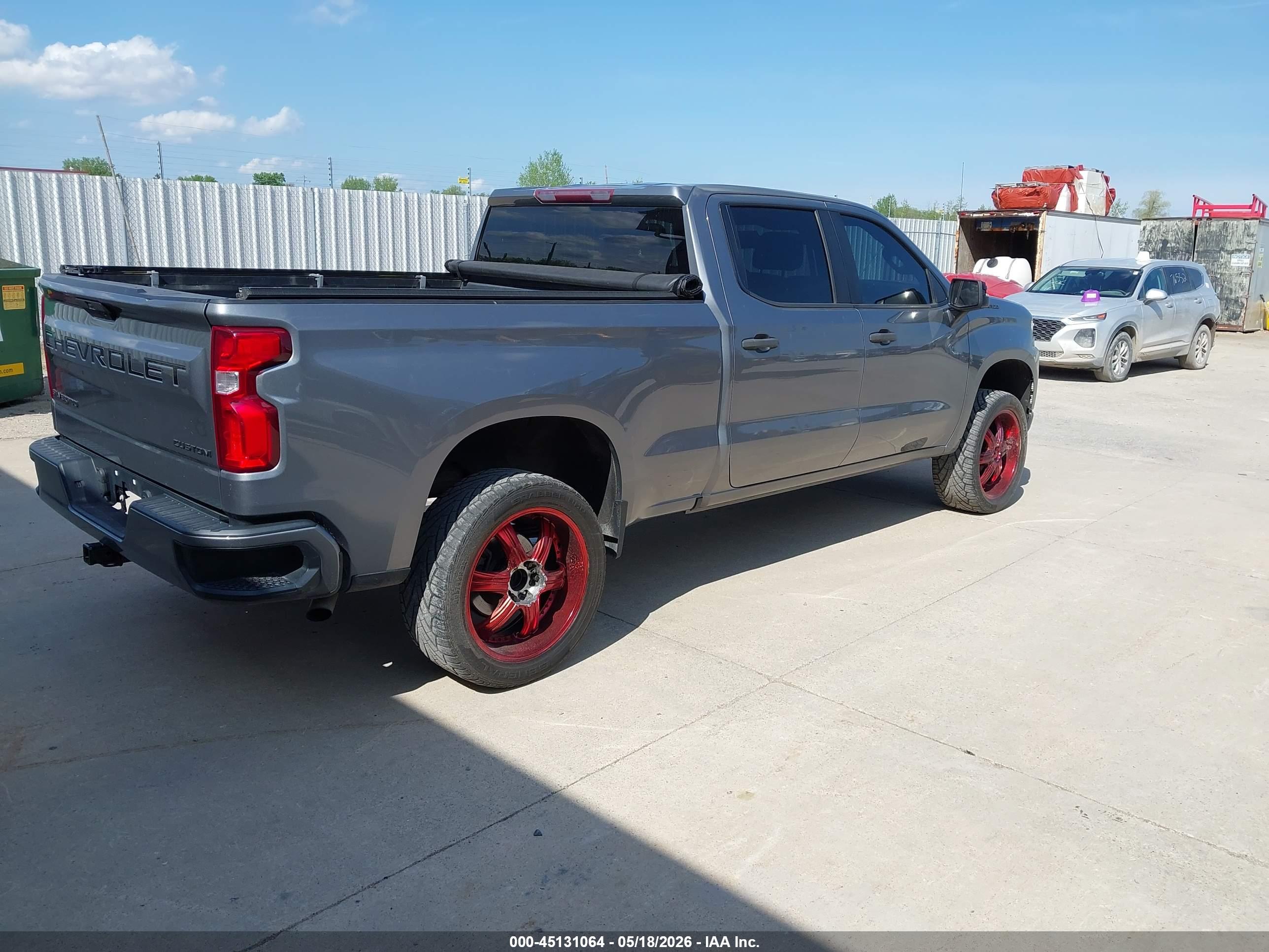 CHEVROLET SILVERADO image 4