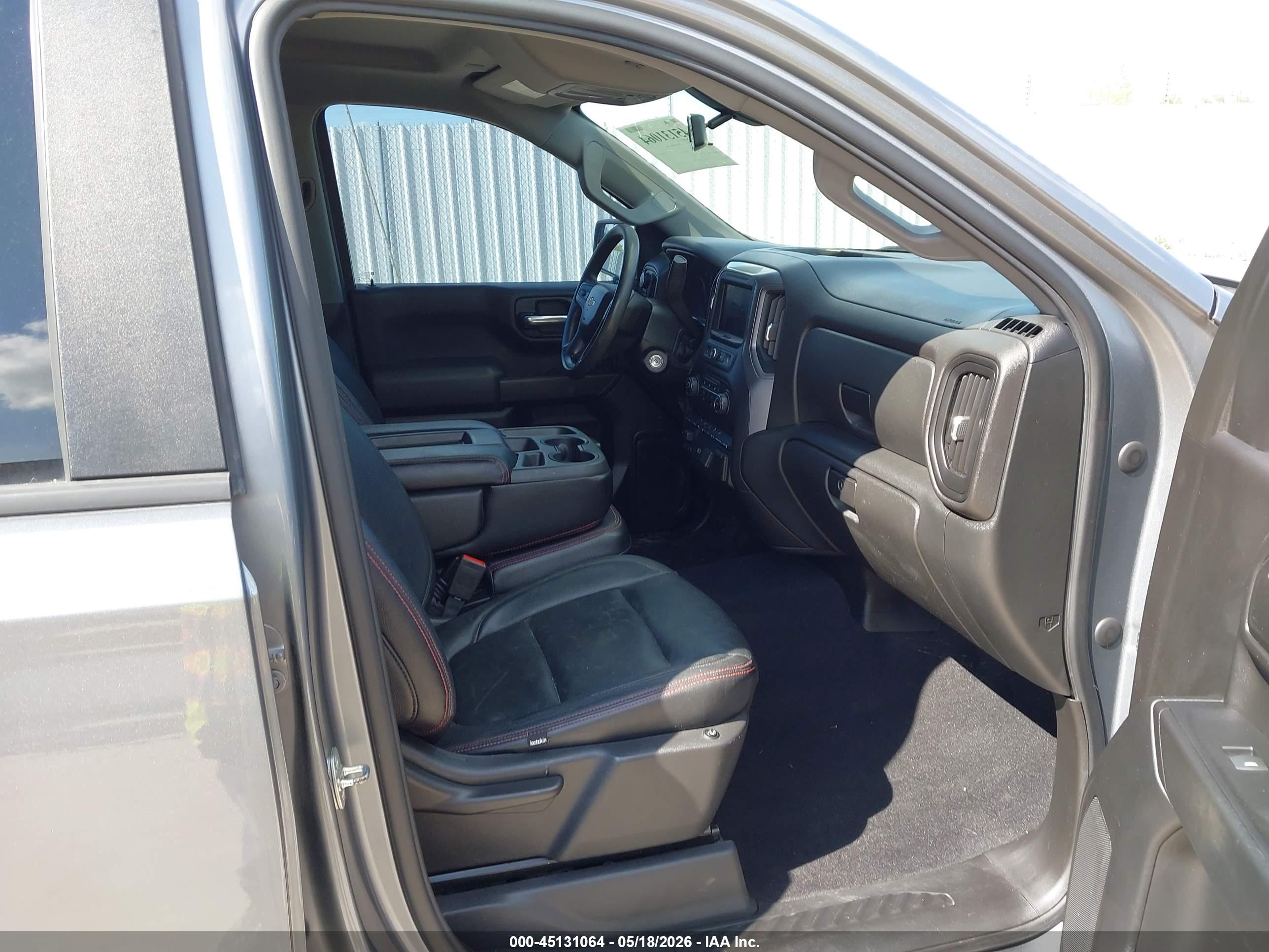 CHEVROLET SILVERADO image 5