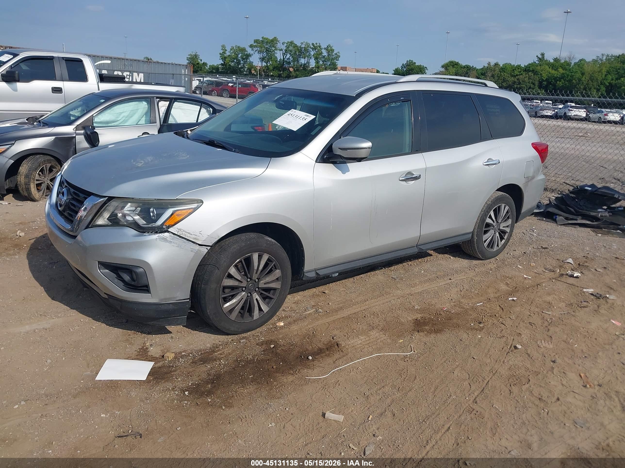 NISSAN PATHFINDER image 2